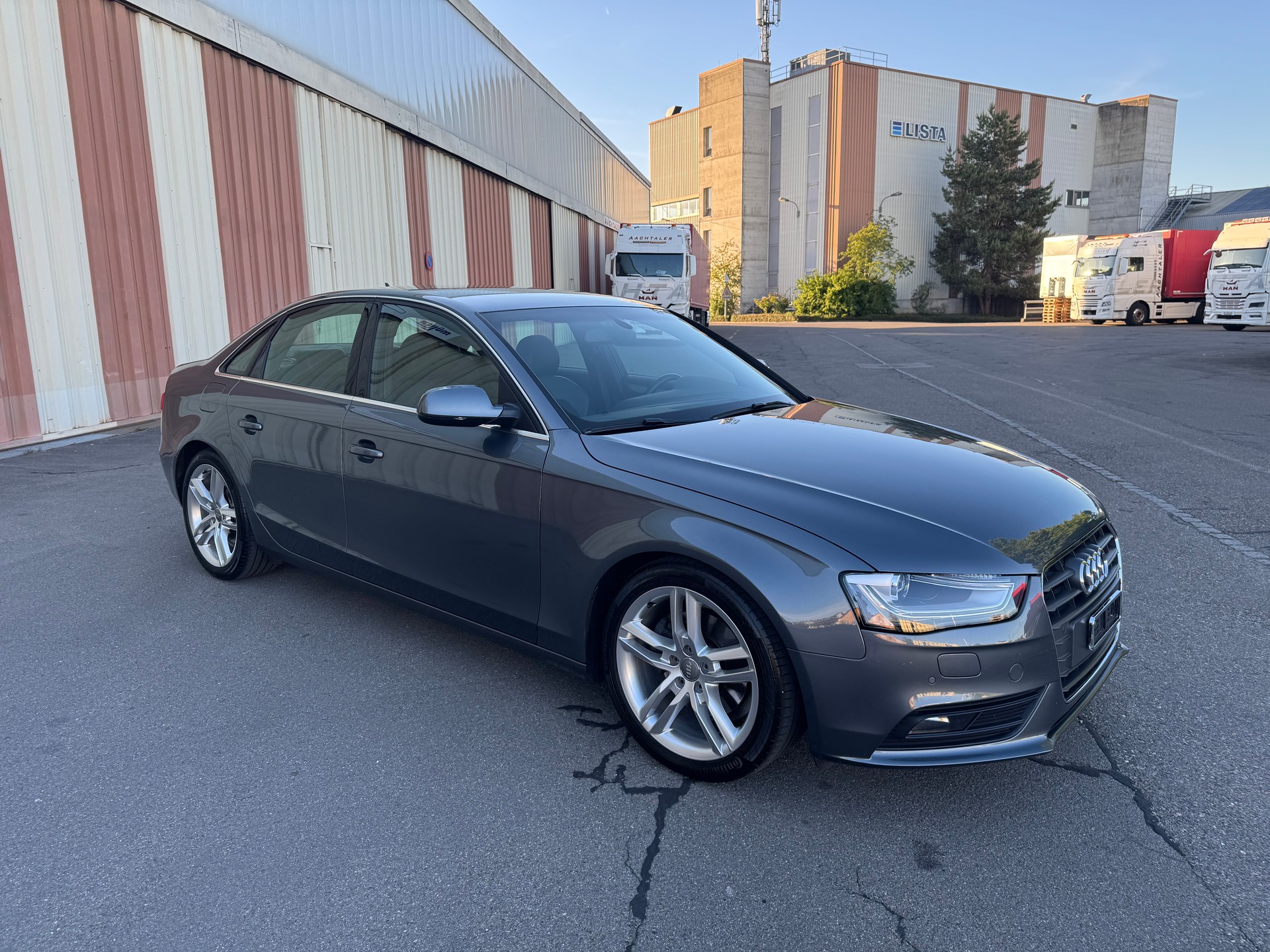 AUDI A4-image-1