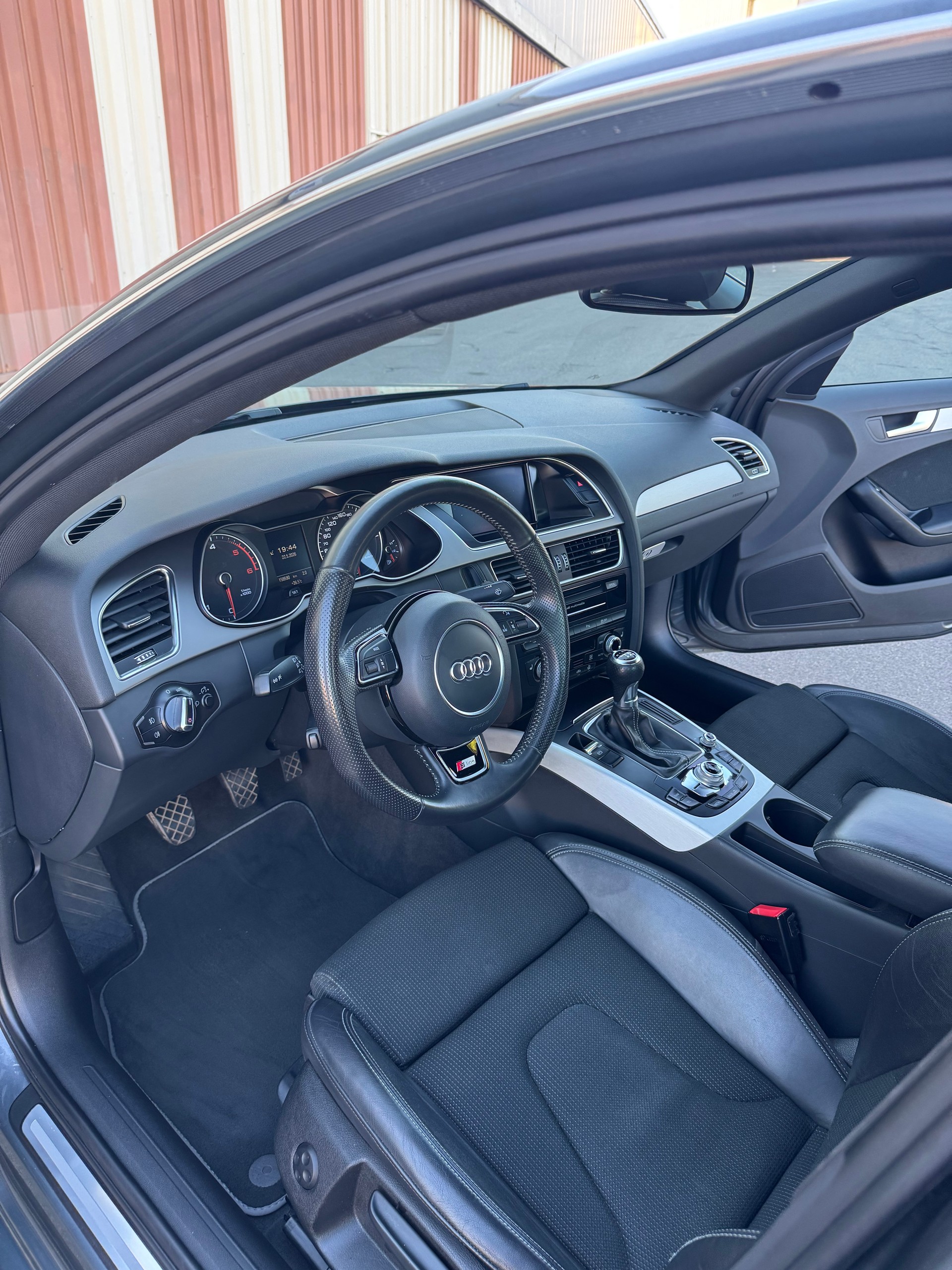 AUDI A4-image-4