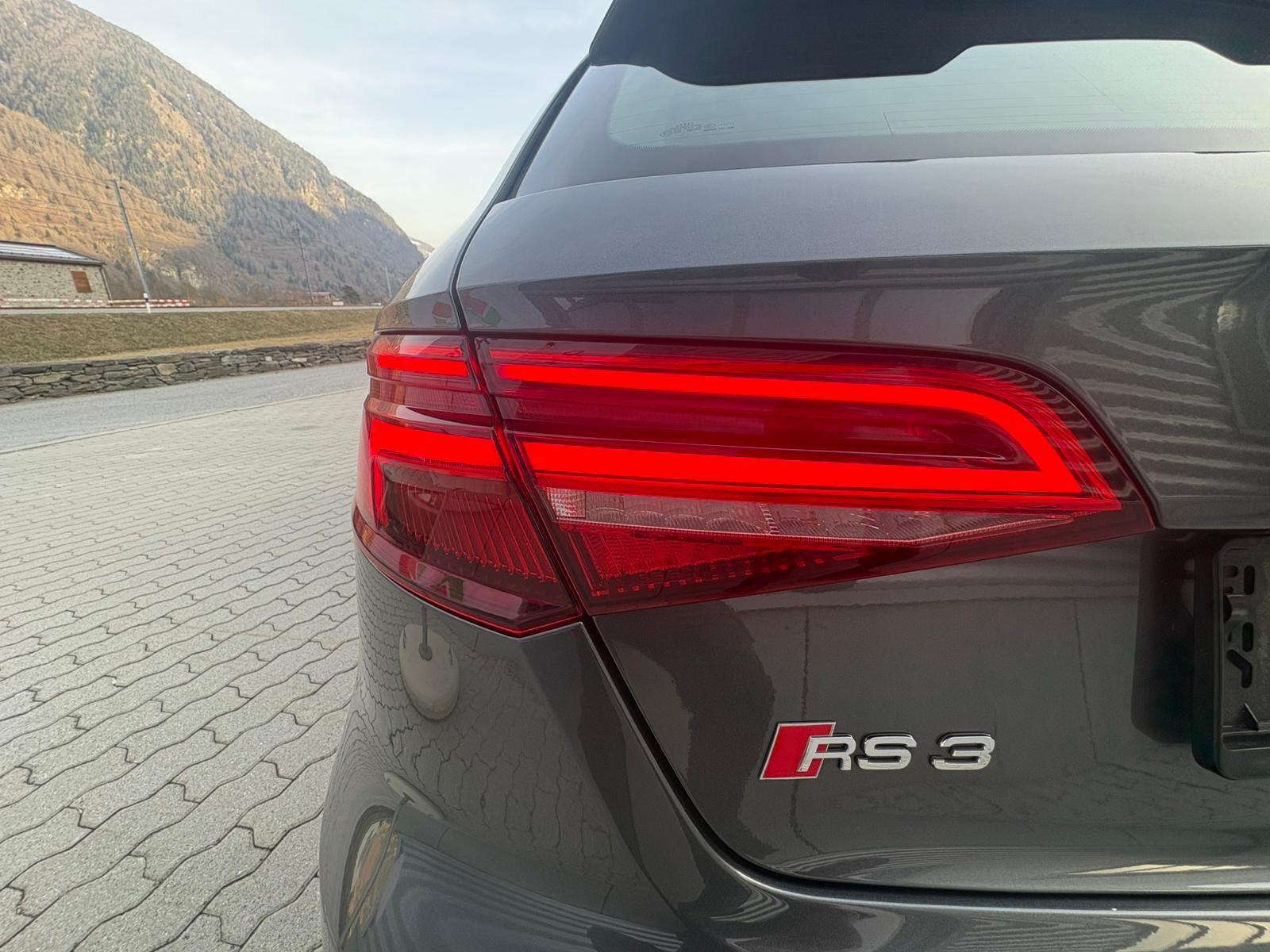 AUDI RS3 Sportback 2.5 TSI quattro S-tronic-image-5