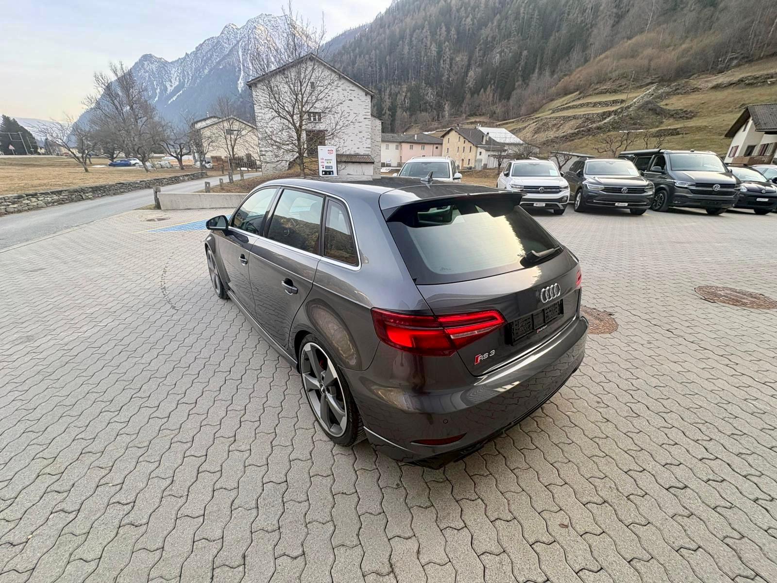 AUDI RS3 Sportback 2.5 TSI quattro S-tronic-image-4