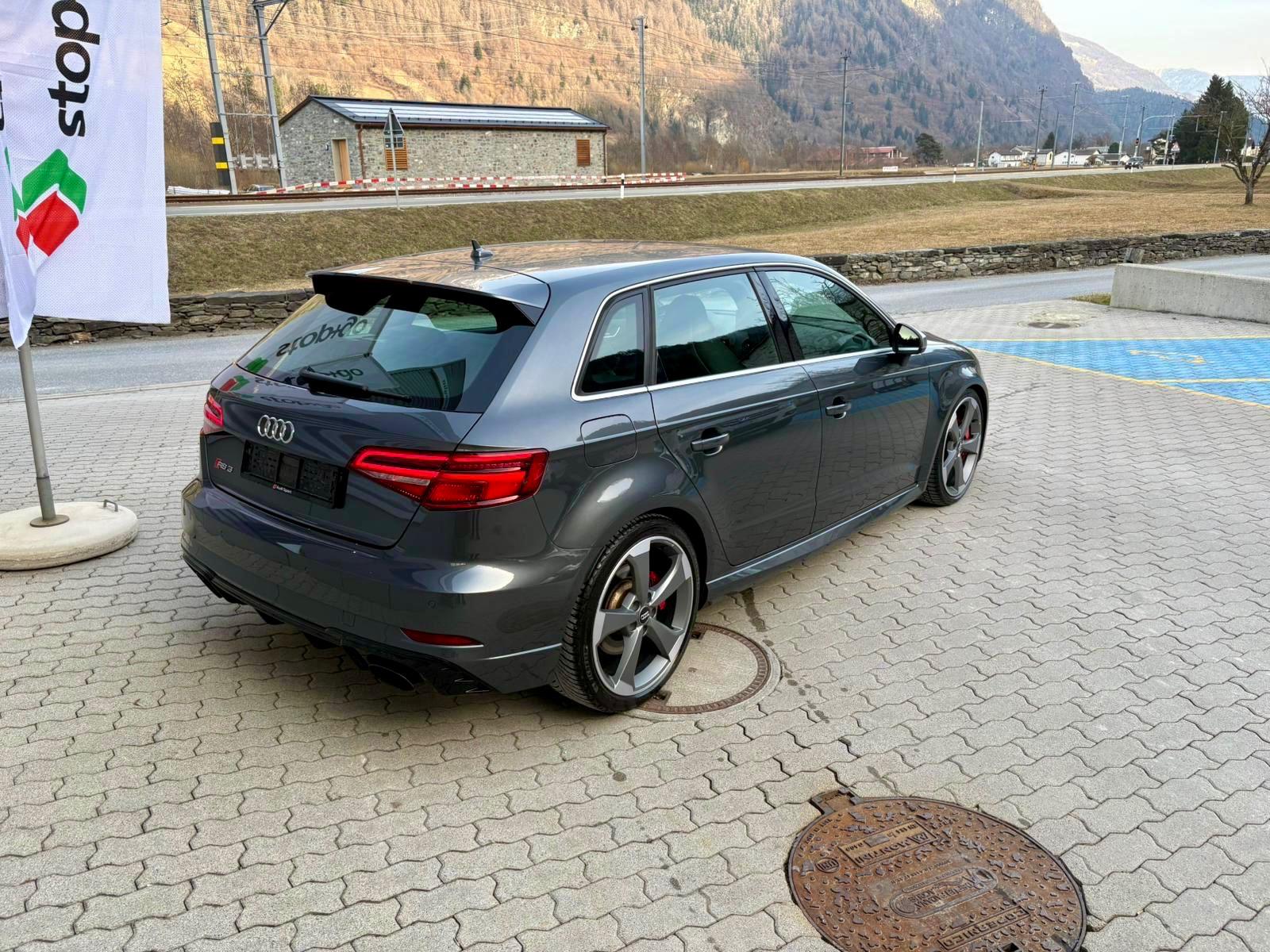 AUDI RS3 Sportback 2.5 TSI quattro S-tronic-image-3