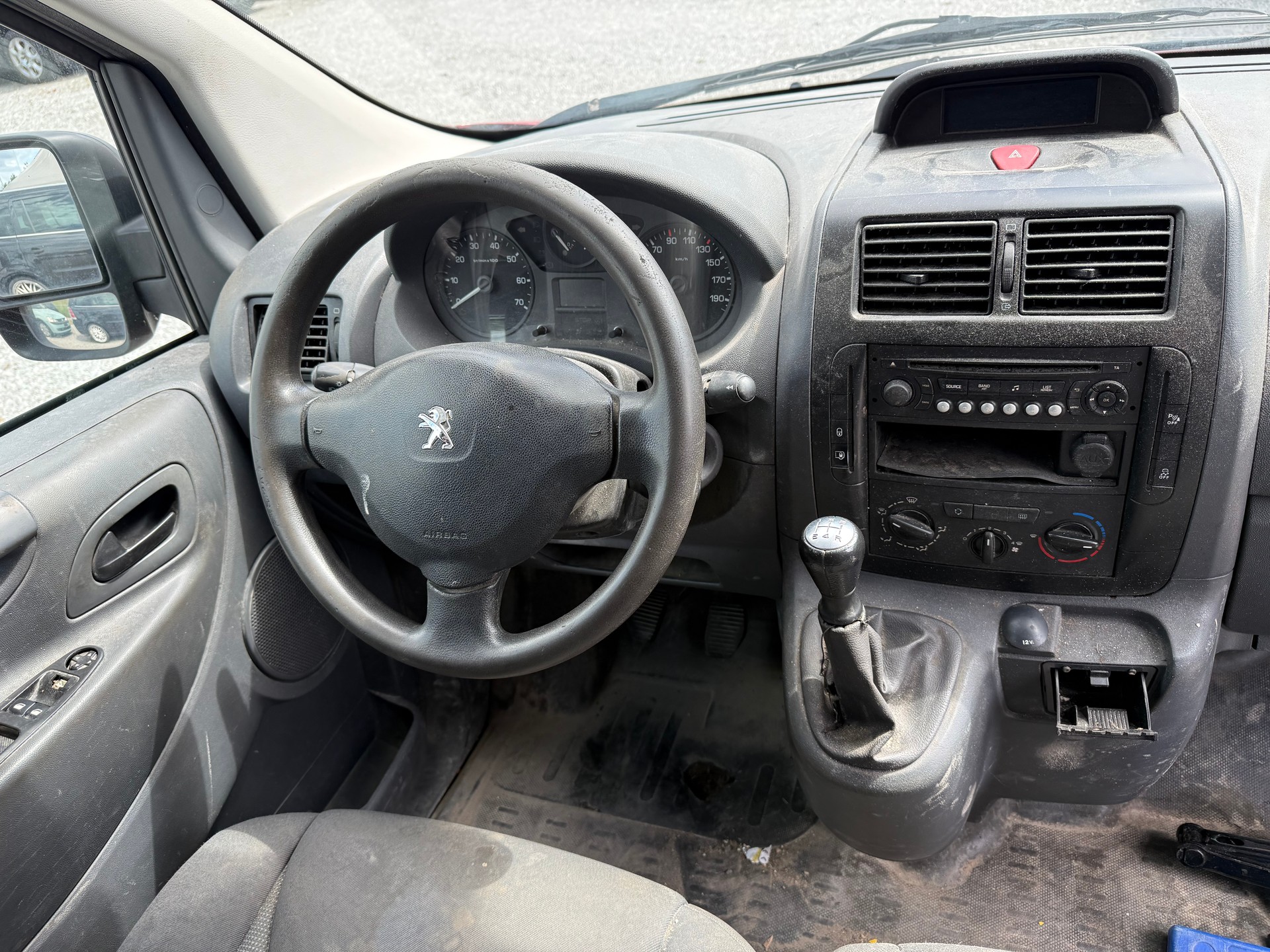 PEUGEOT Expert 1.6 HDi 227 L1H1-image-6
