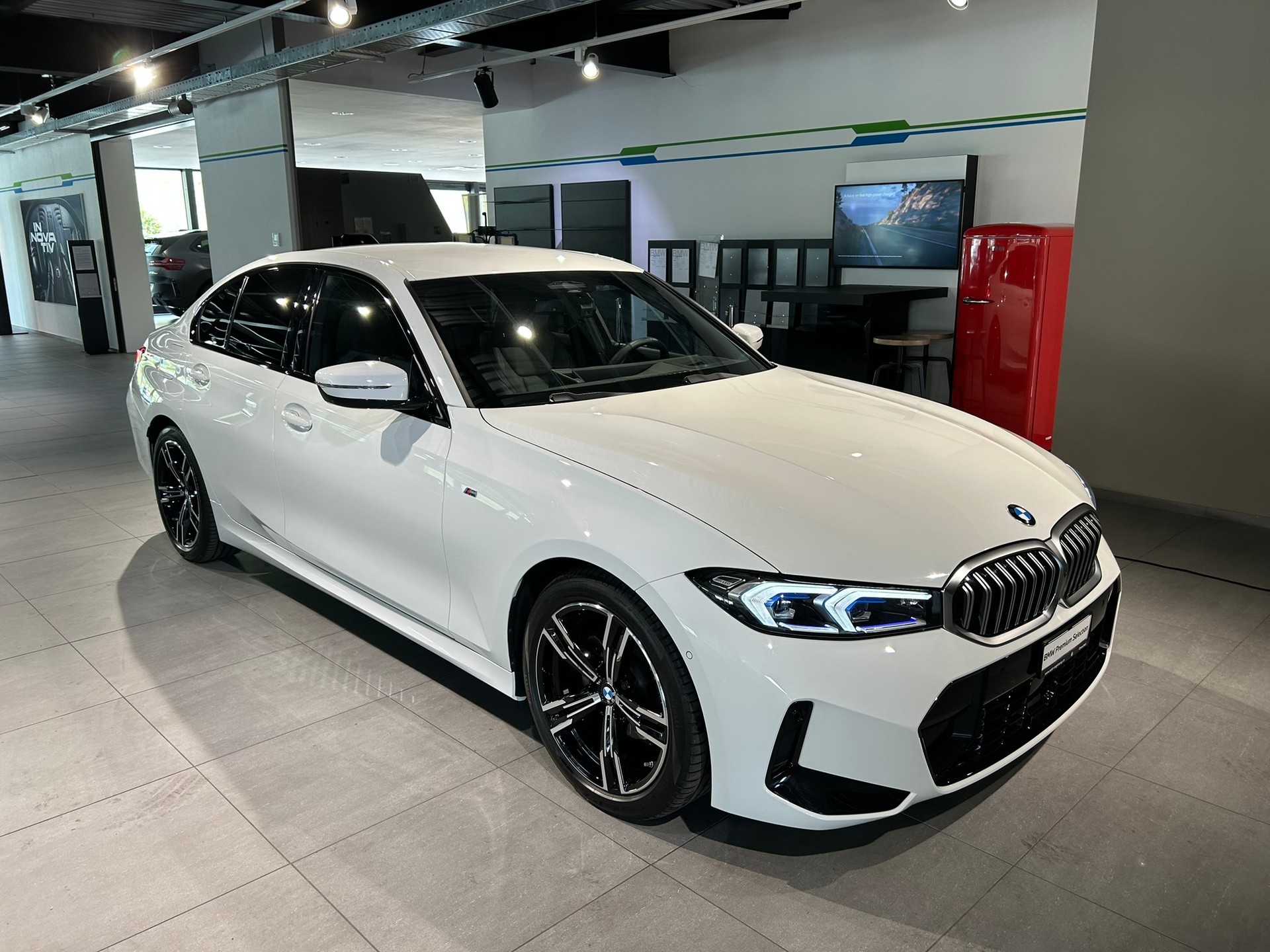 BMW 320d xDrive 48V Steptronic M Sport-image-7