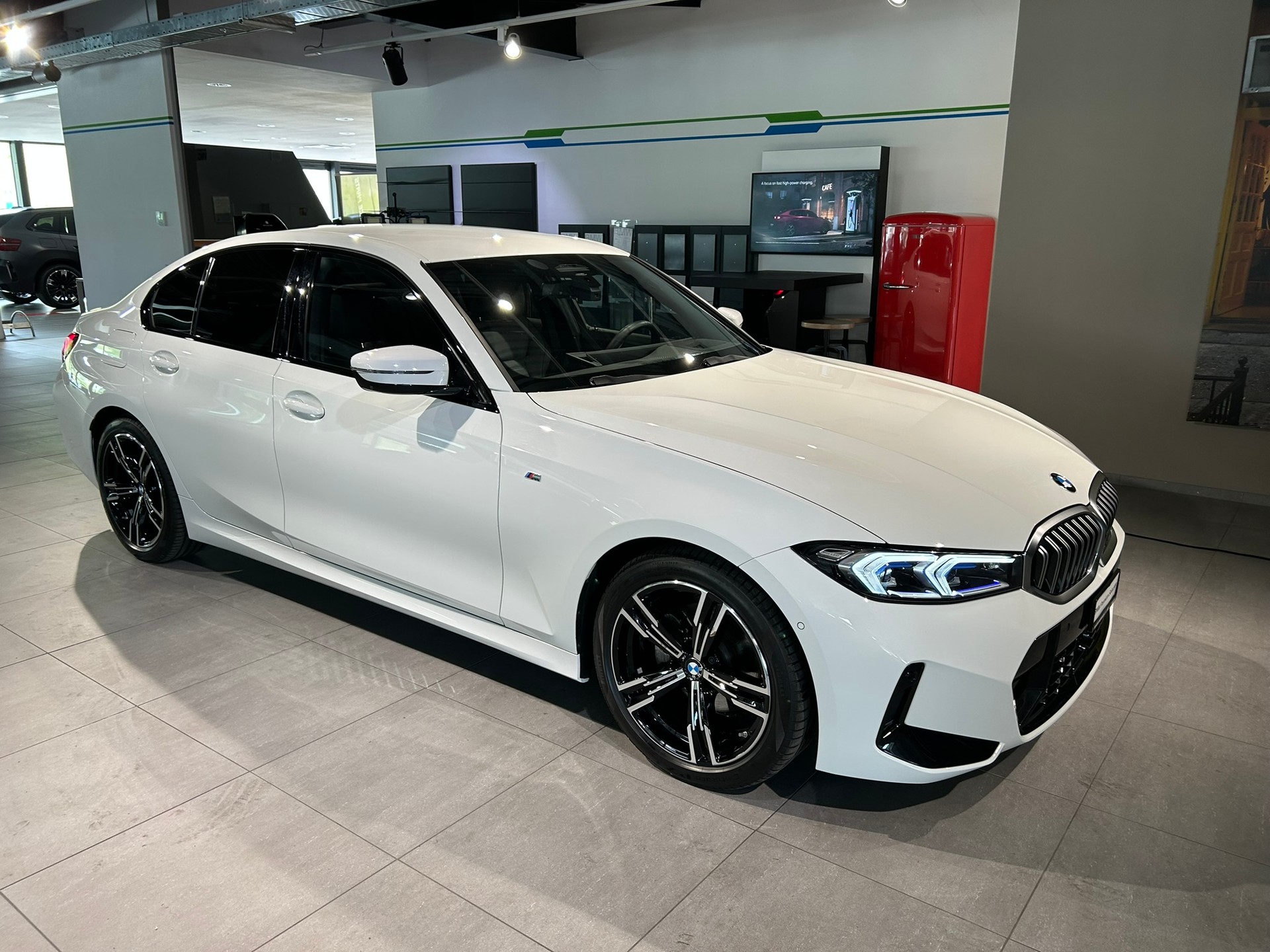 BMW 320d xDrive 48V Steptronic M Sport-image-6