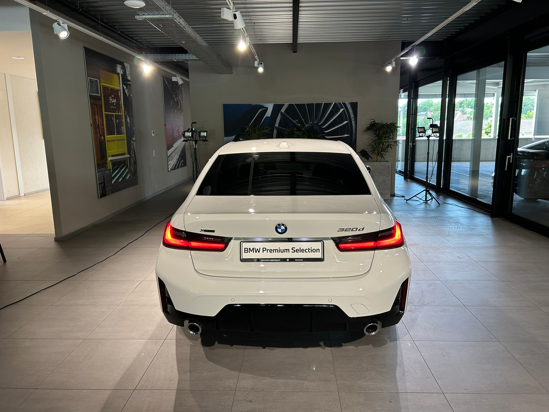 BMW 320d xDrive 48V Steptronic M Sport-image-12