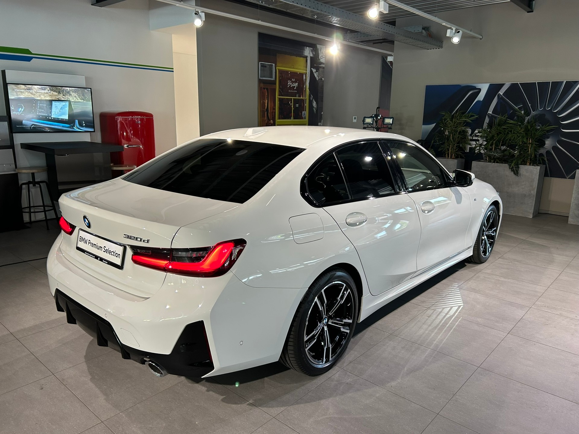 BMW 320d xDrive 48V Steptronic M Sport-image-14