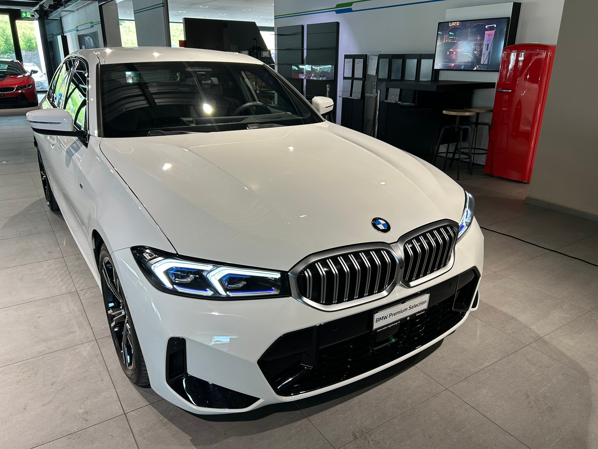 BMW 320d xDrive 48V Steptronic M Sport-image-4