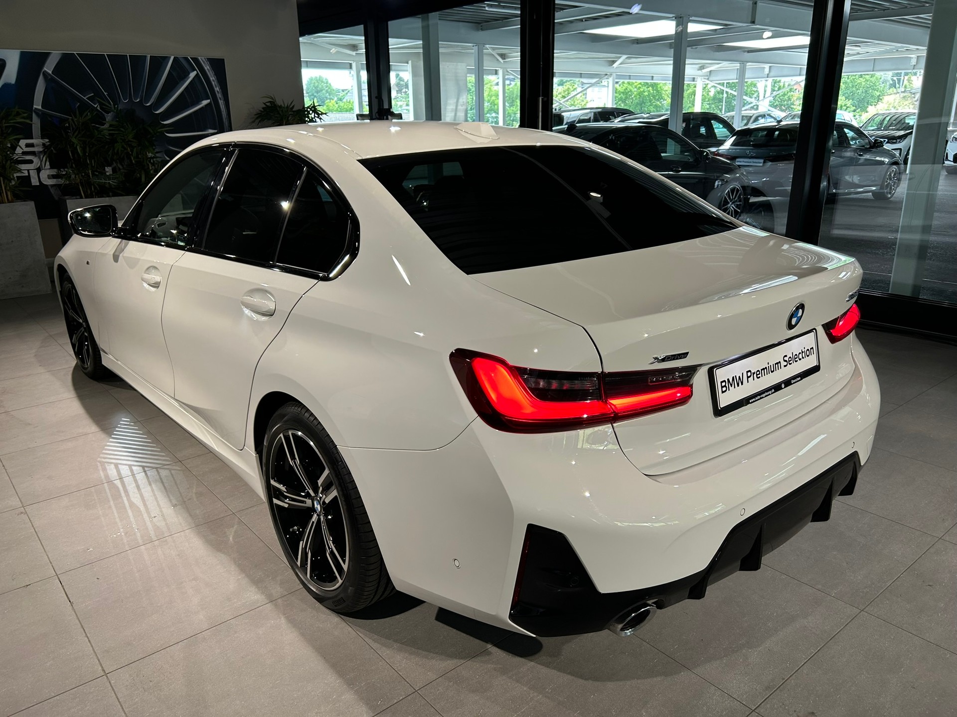 BMW 320d xDrive 48V Steptronic M Sport-image-10