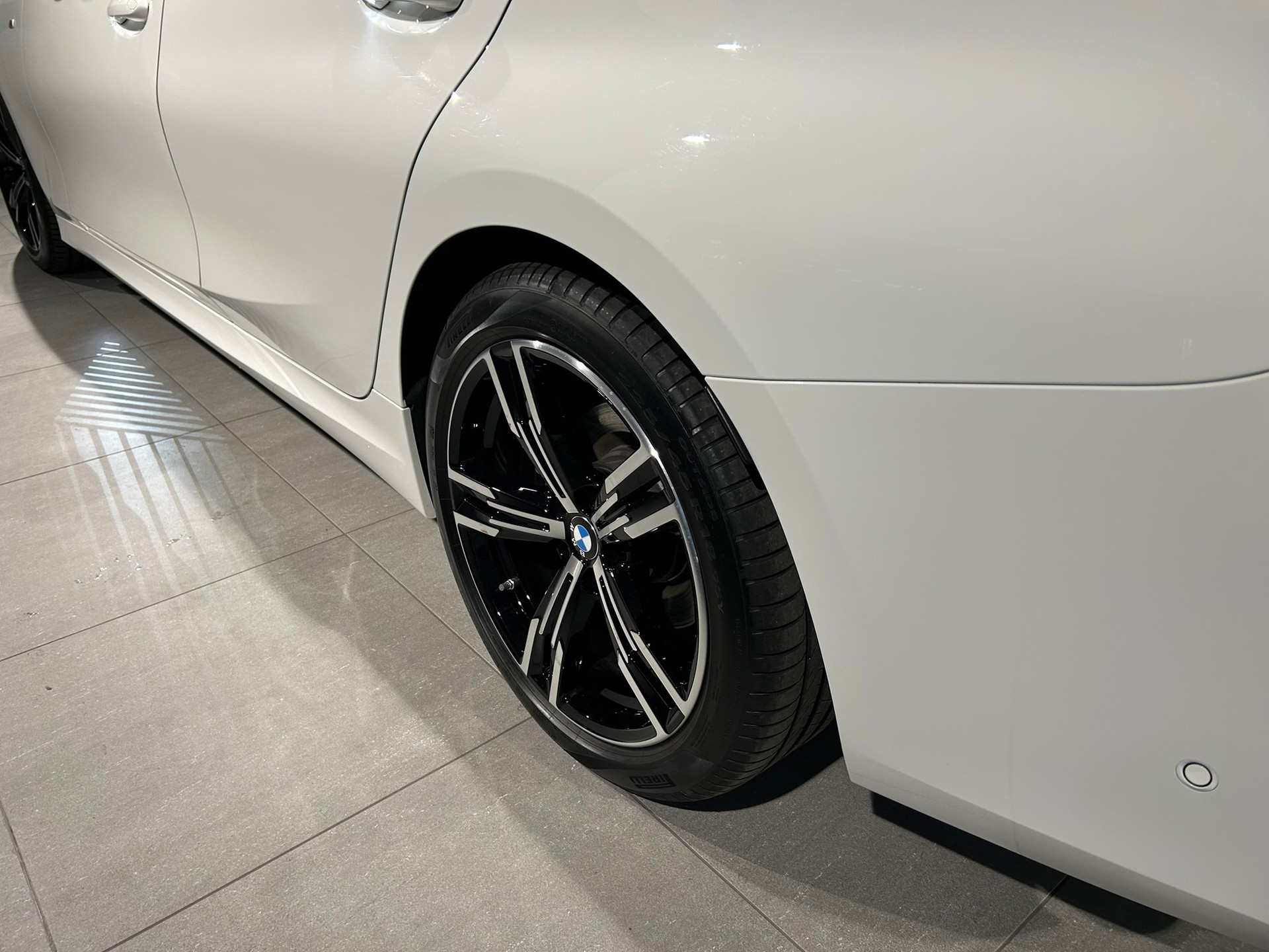 BMW 320d xDrive 48V Steptronic M Sport-image-17