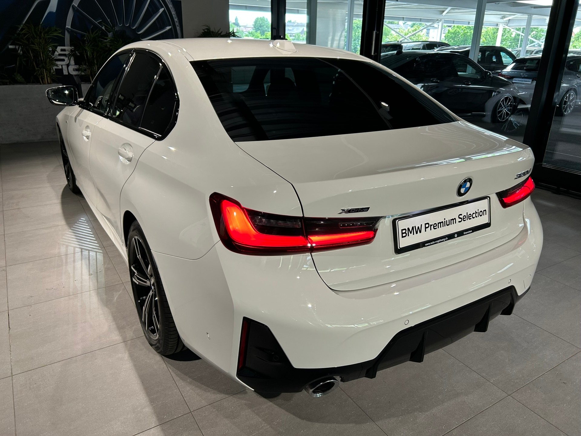BMW 320d xDrive 48V Steptronic M Sport-image-11