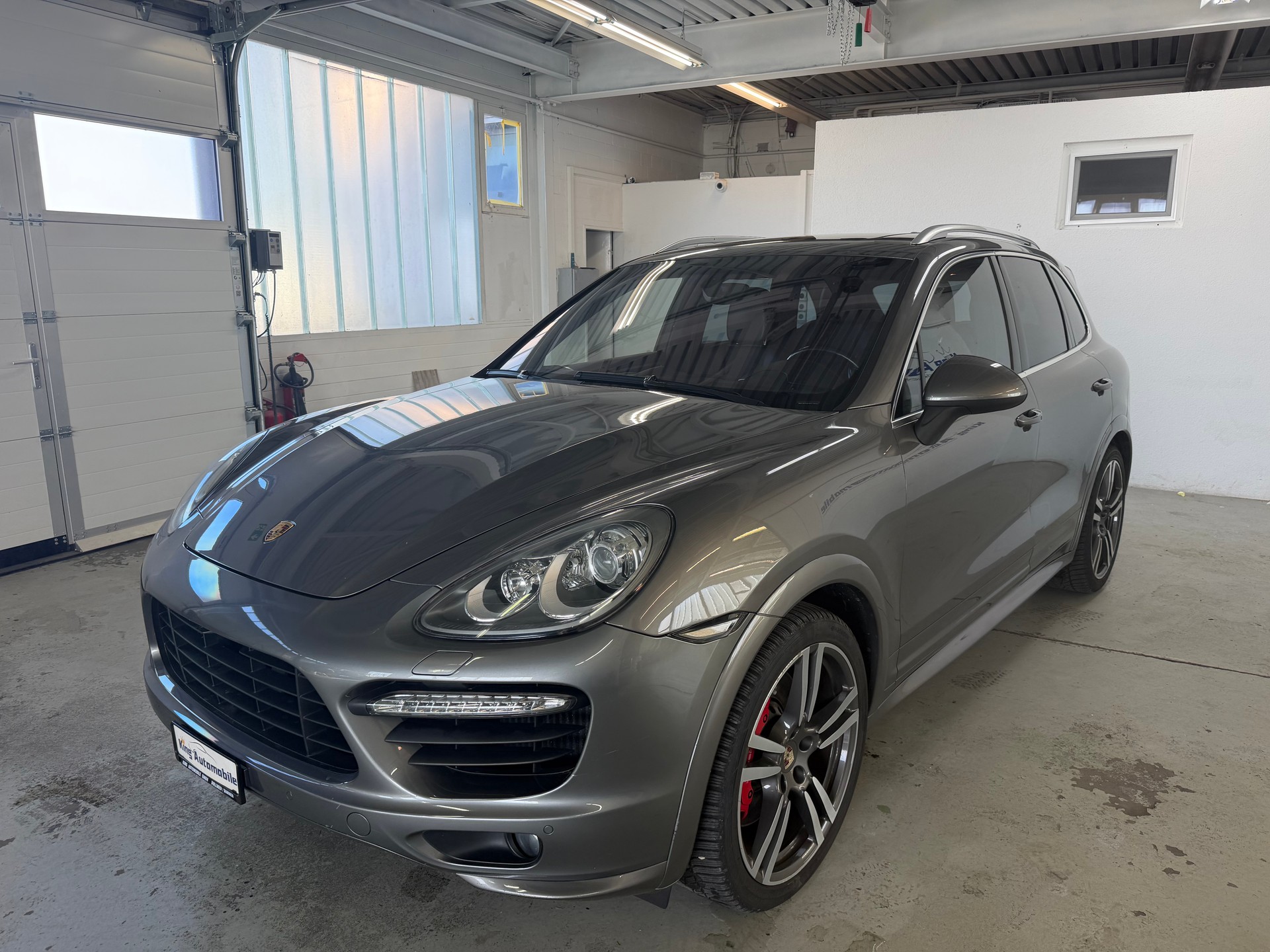 PORSCHE Cayenne Turbo-image-1