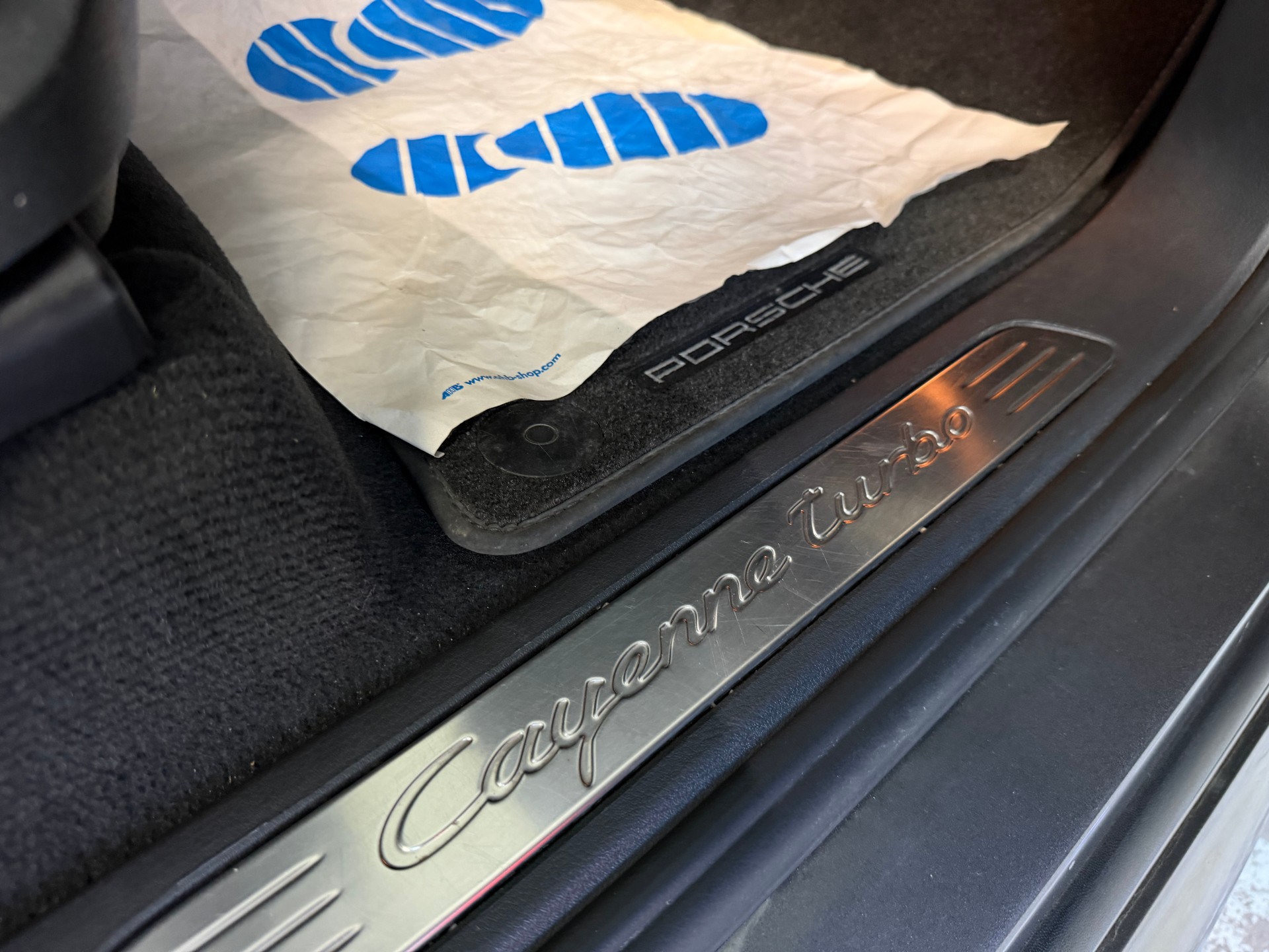 PORSCHE Cayenne Turbo-image-15