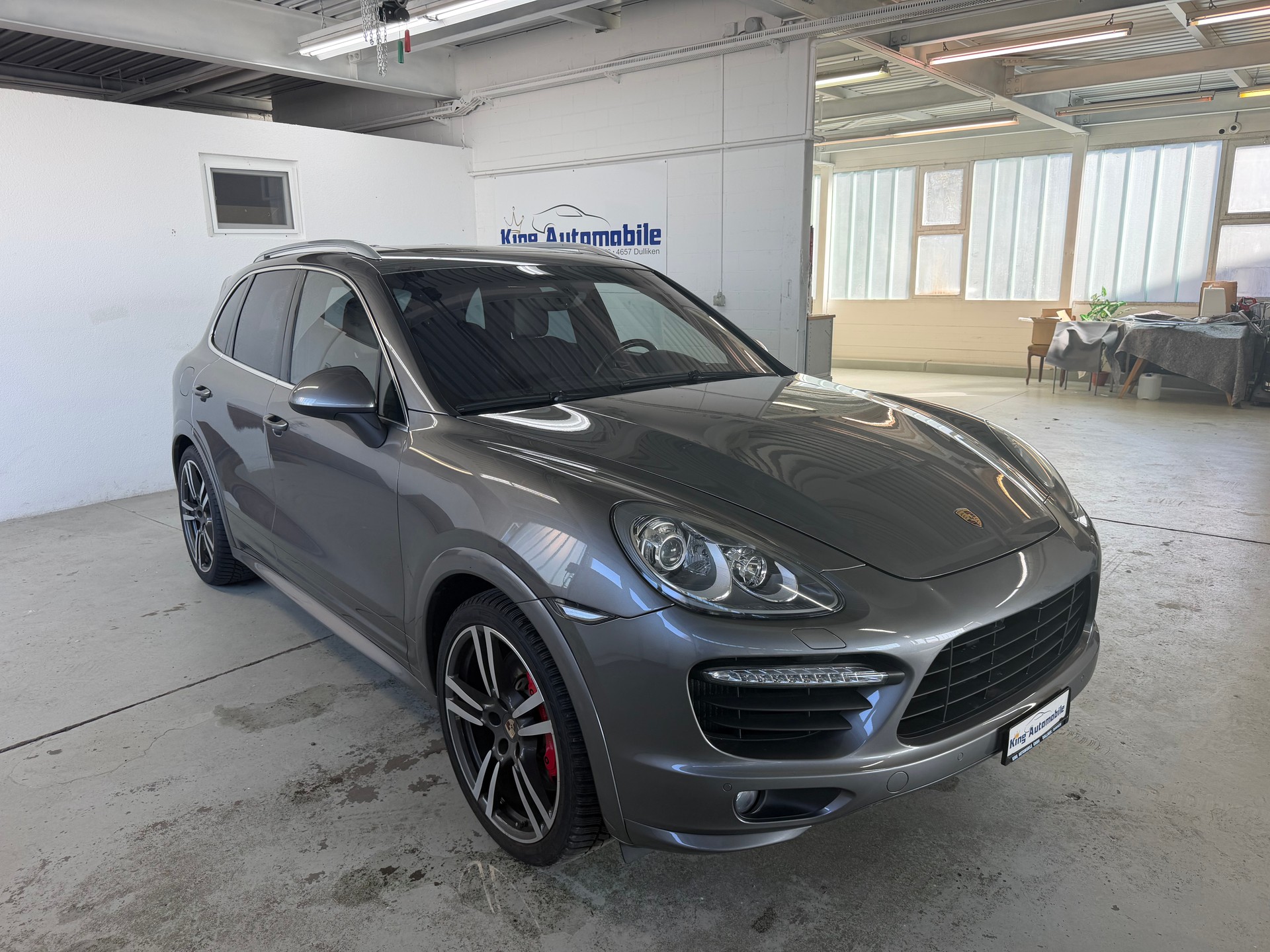 PORSCHE Cayenne Turbo-image-3