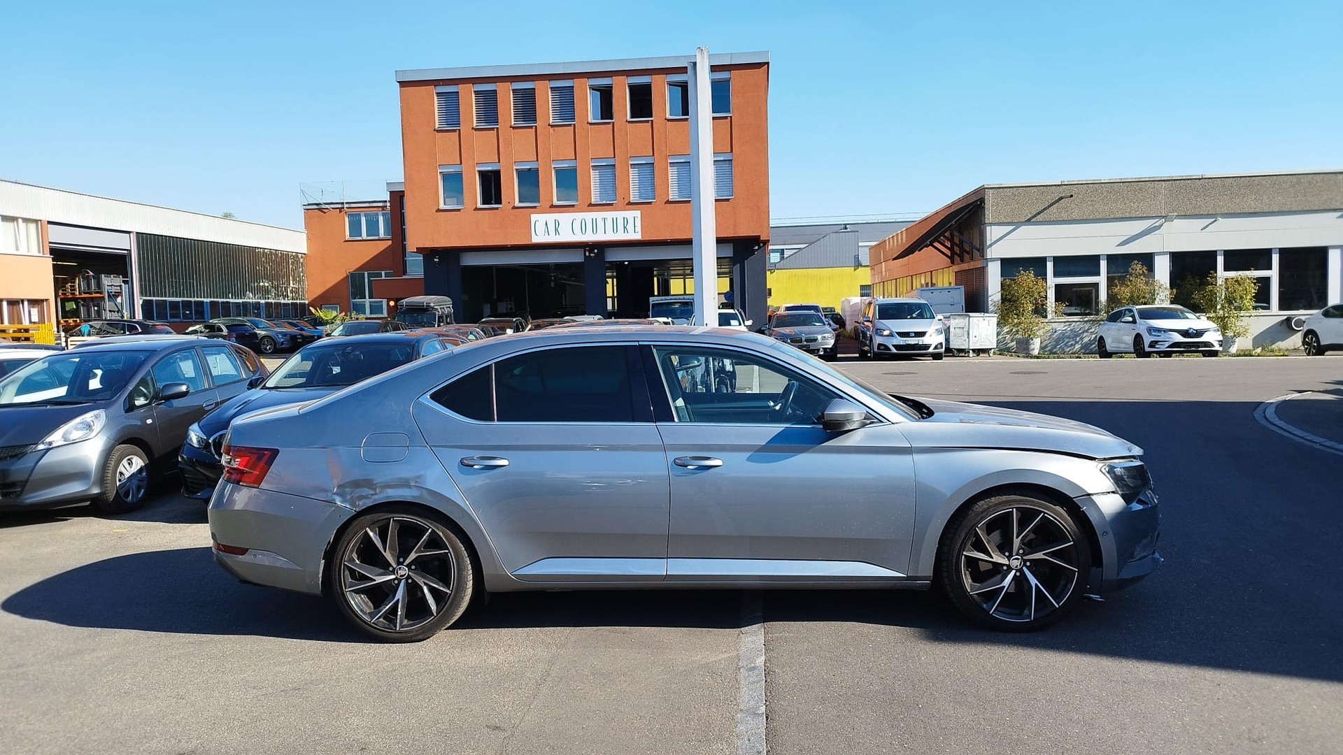 SKODA Superb 2.0TDi Style 4x4 DSG-image-3