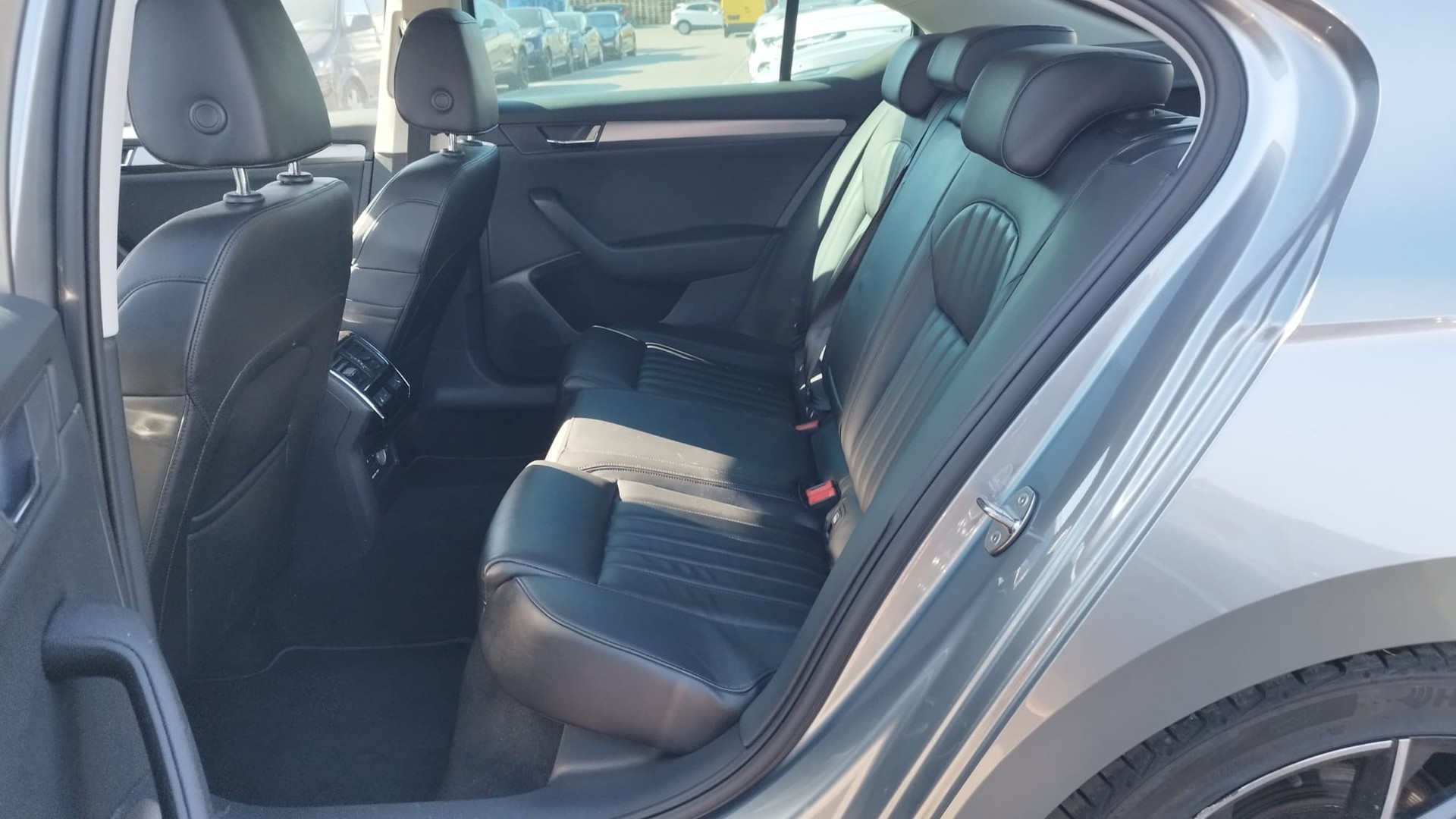SKODA Superb 2.0TDi Style 4x4 DSG-image-11