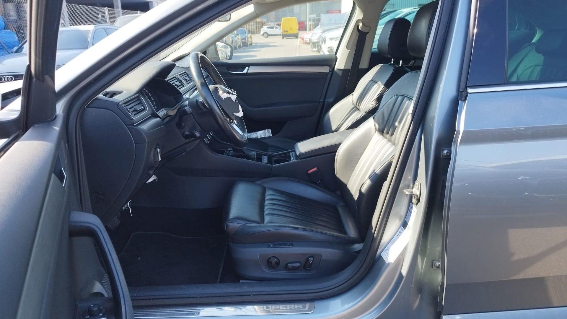 SKODA Superb 2.0TDi Style 4x4 DSG-image-8