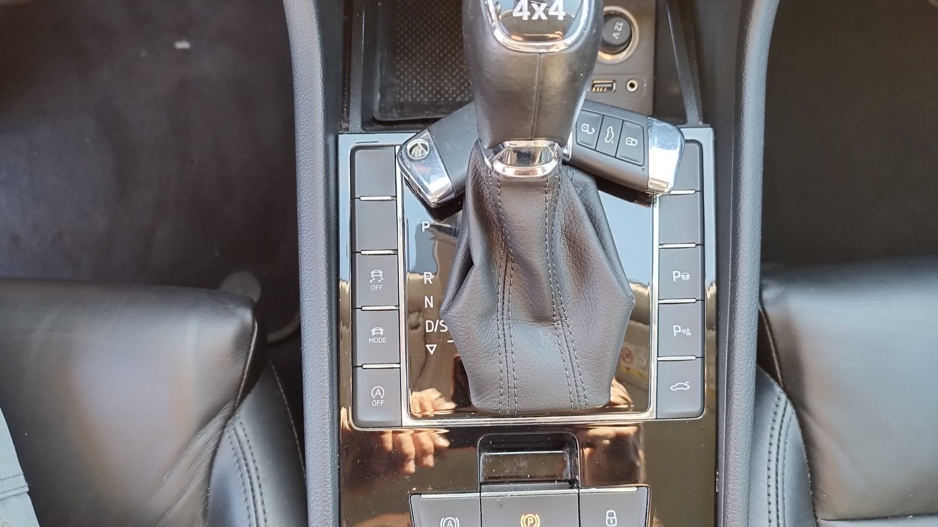 SKODA Superb 2.0TDi Style 4x4 DSG-image-13