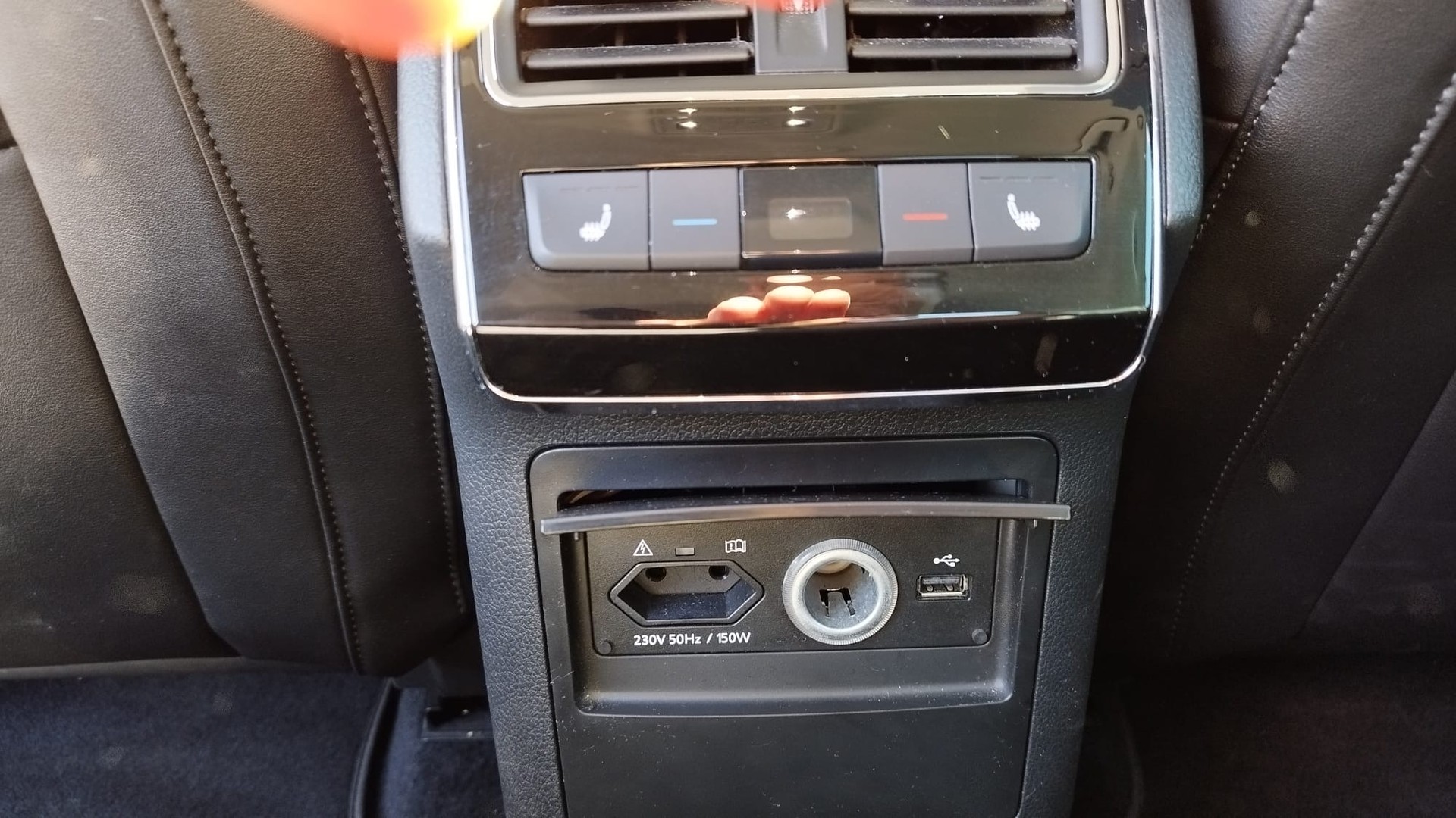SKODA Superb 2.0TDi Style 4x4 DSG-image-9