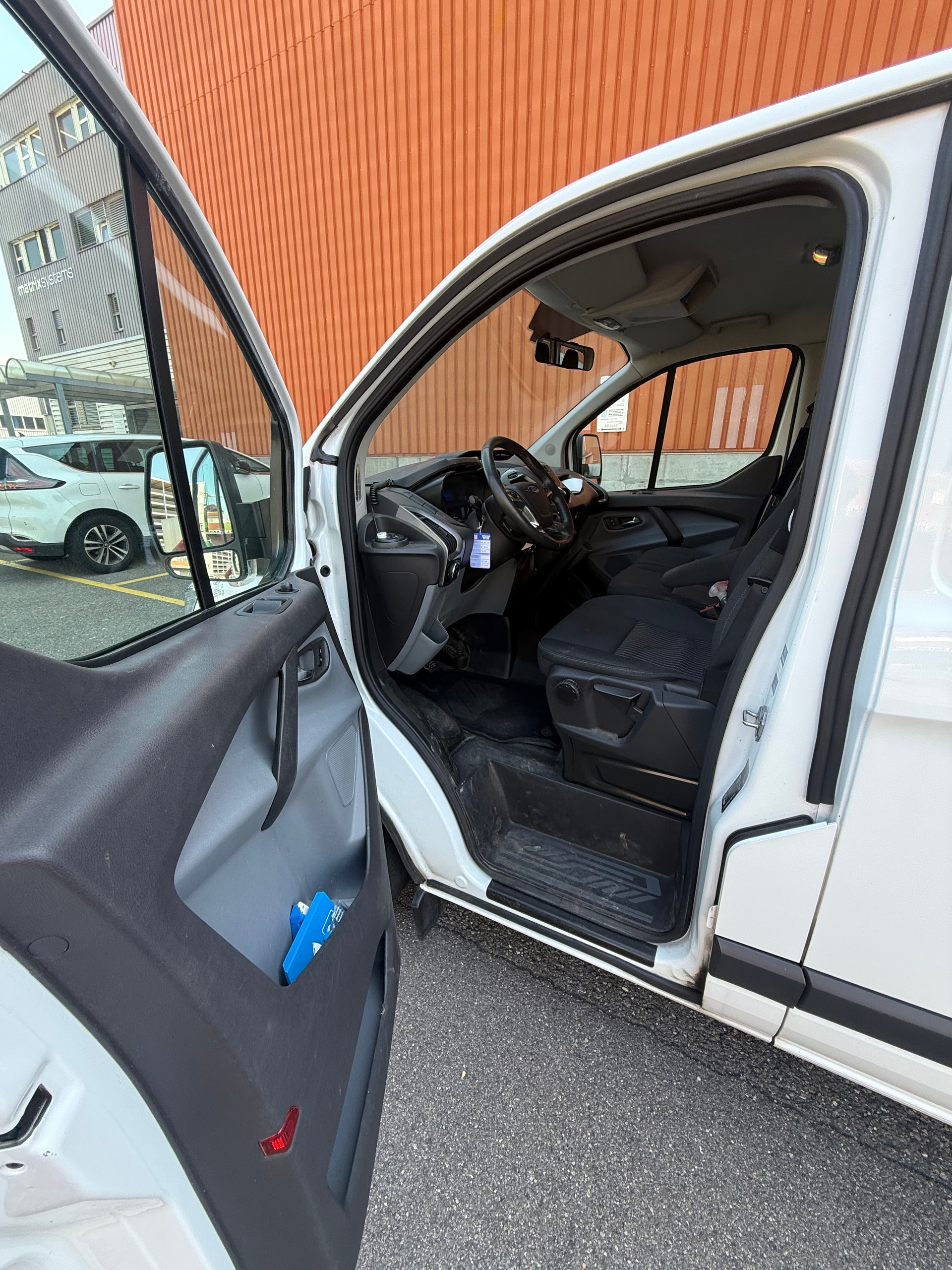 FORD Transit Custom Van 270 L1H1 Limited-image-15