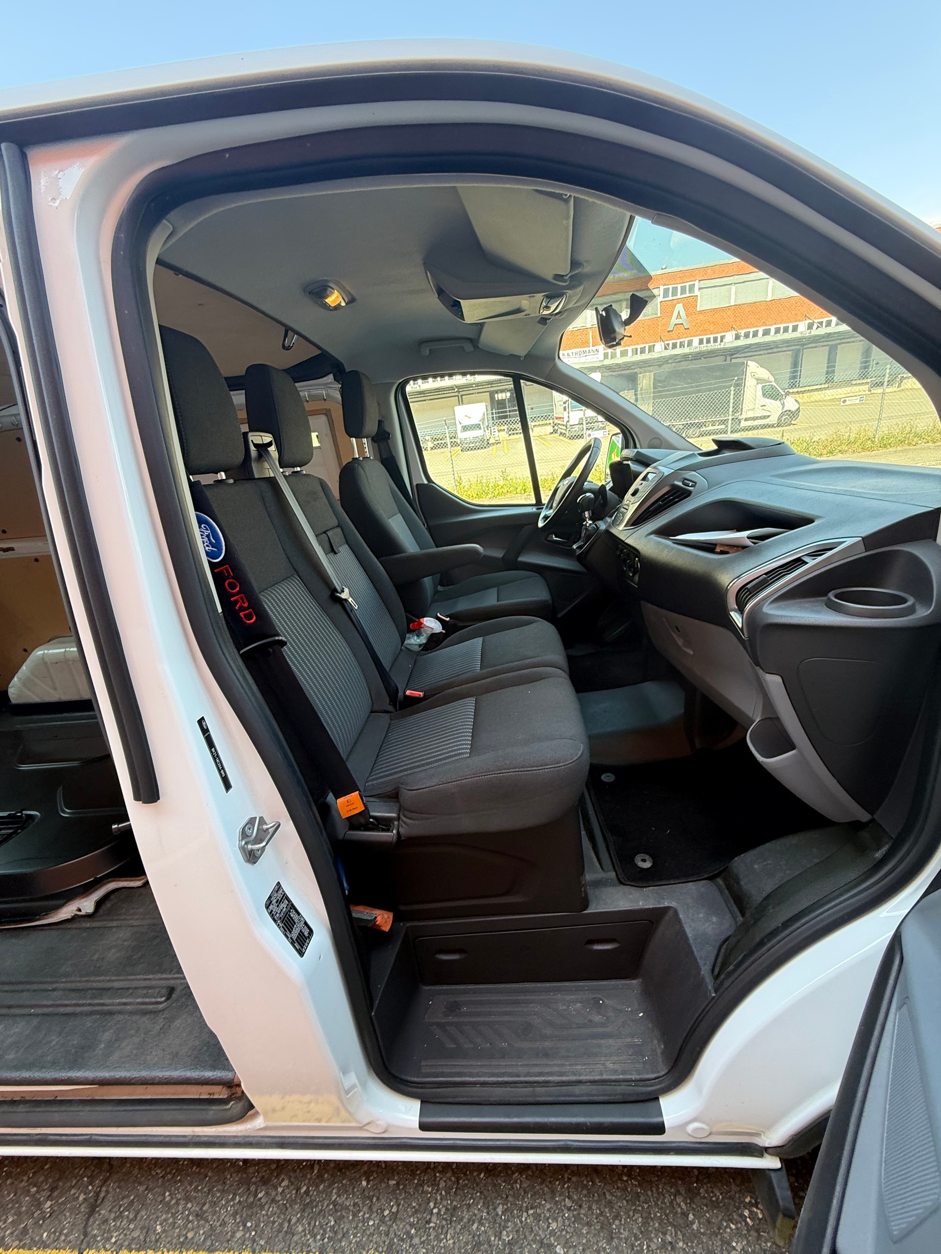 FORD Transit Custom Van 270 L1H1 Limited-image-9