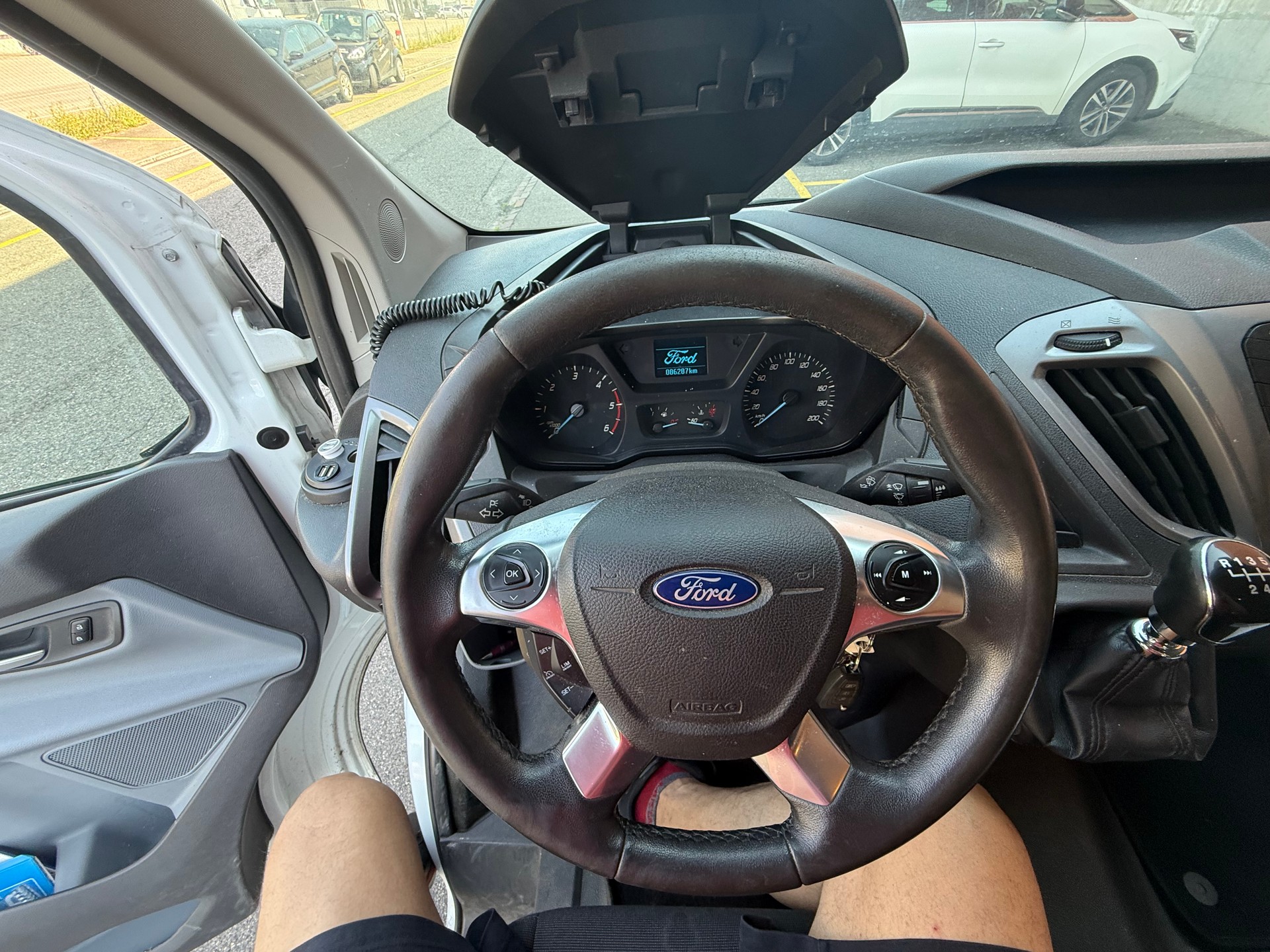FORD Transit Custom Van 270 L1H1 Limited-image-13