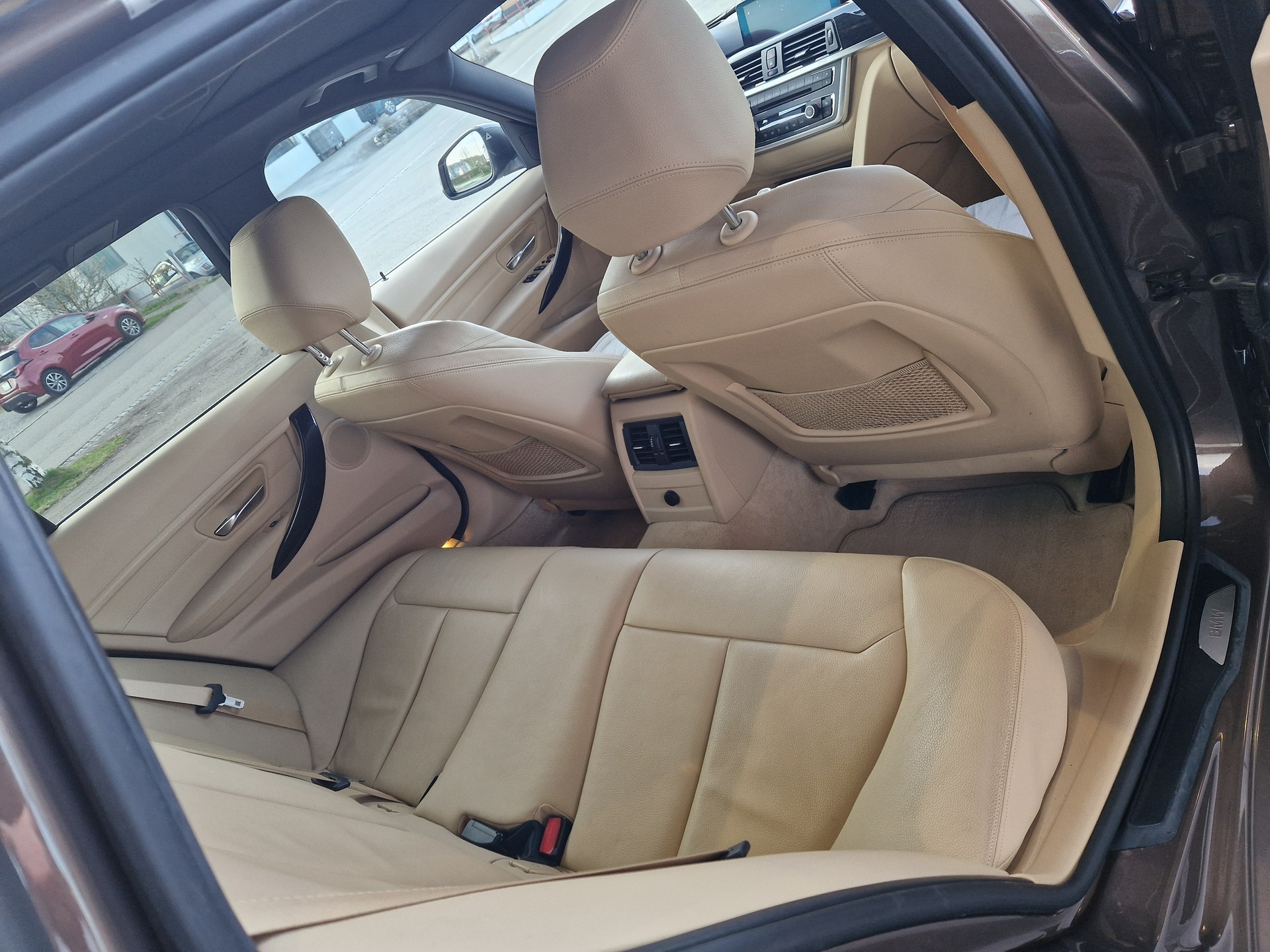 BMW 330d xDrive-image-18