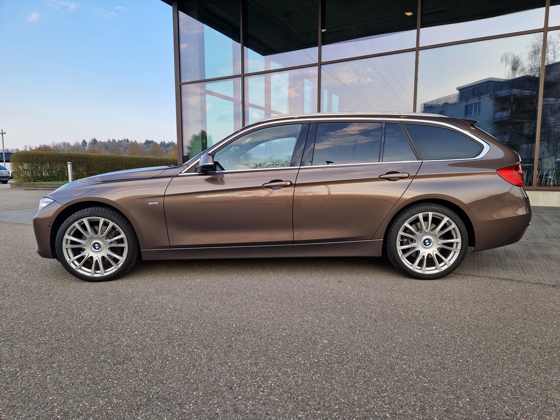 BMW 330d xDrive-image-16
