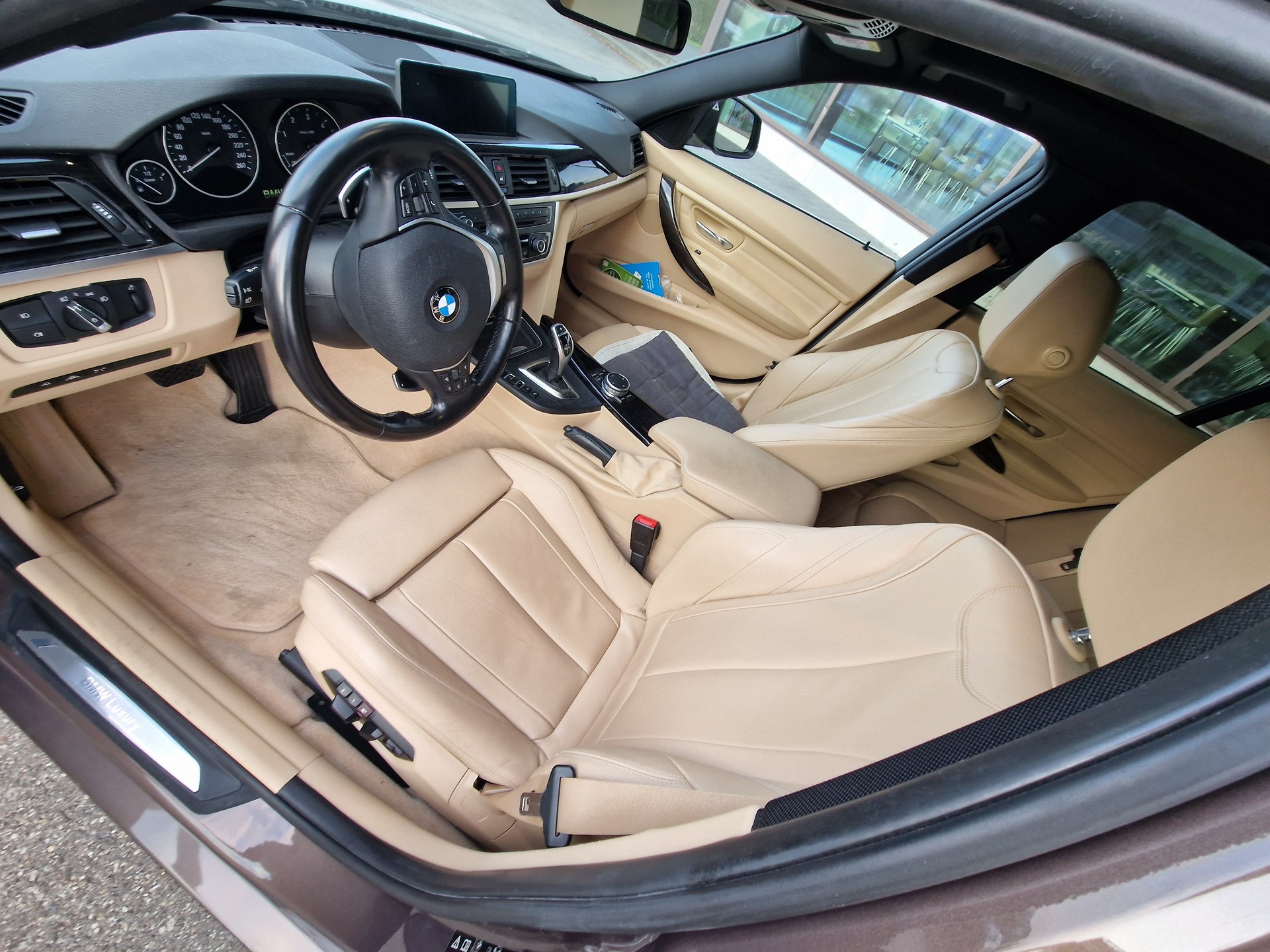 BMW 330d xDrive-image-3
