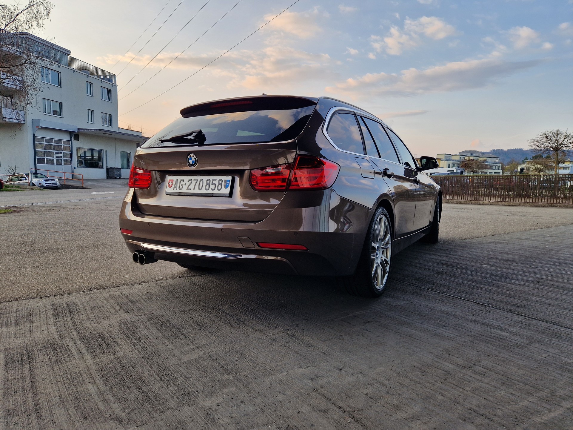 BMW 330d xDrive-image-11