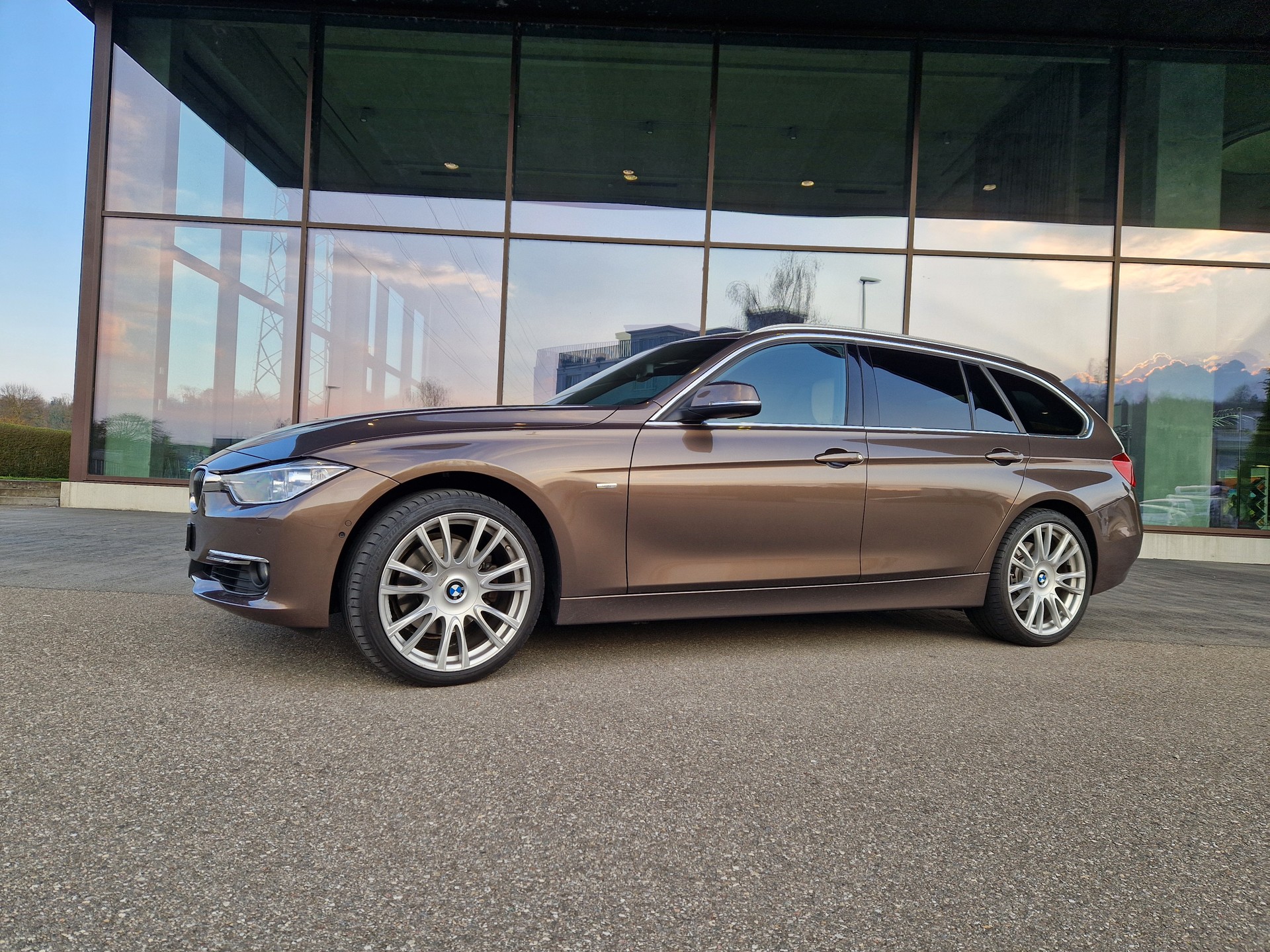 BMW 330d xDrive-image-0