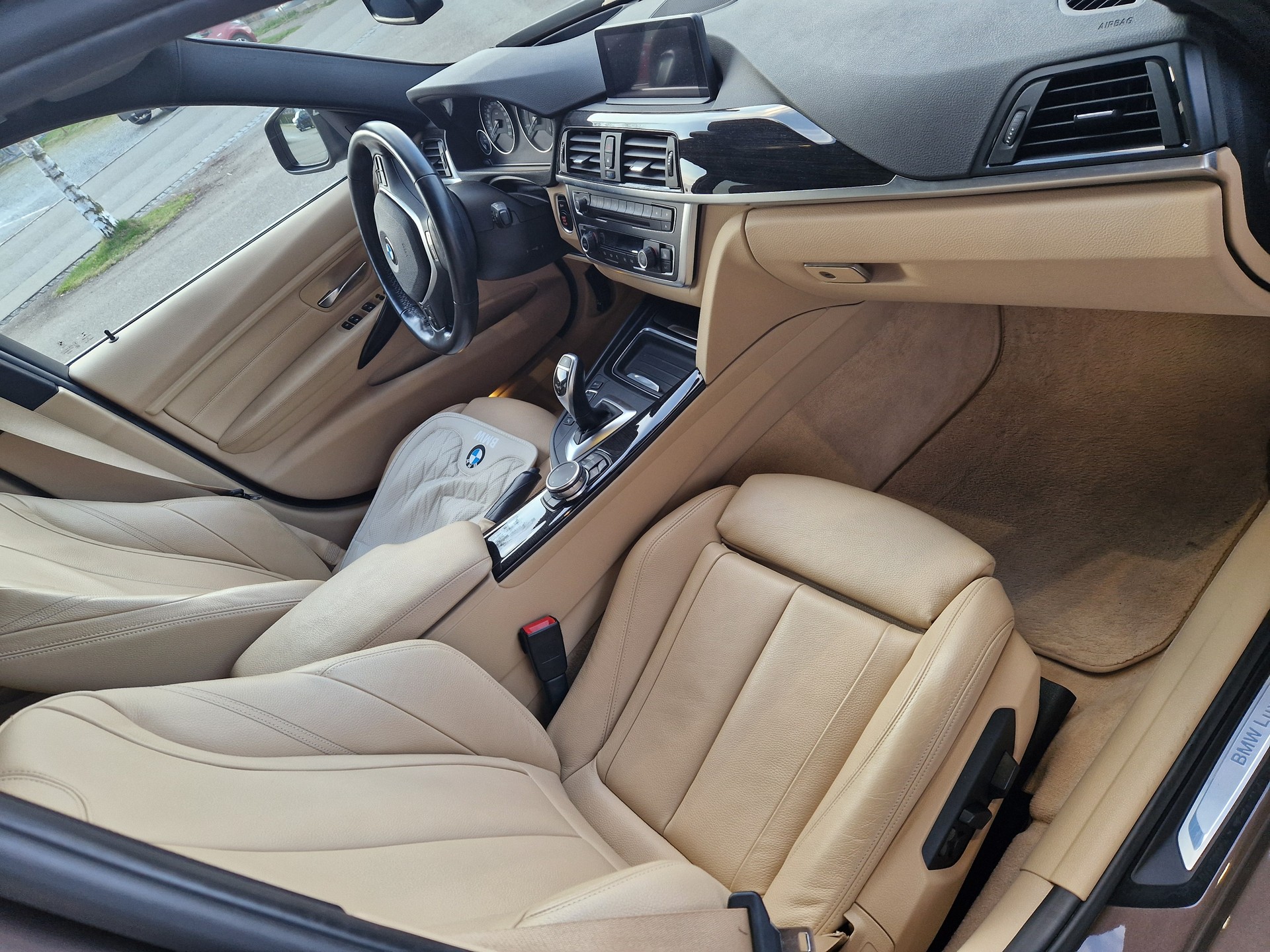 BMW 330d xDrive-image-2