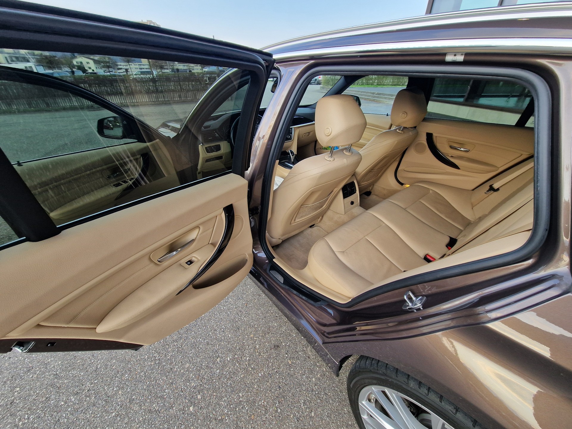 BMW 330d xDrive-image-13