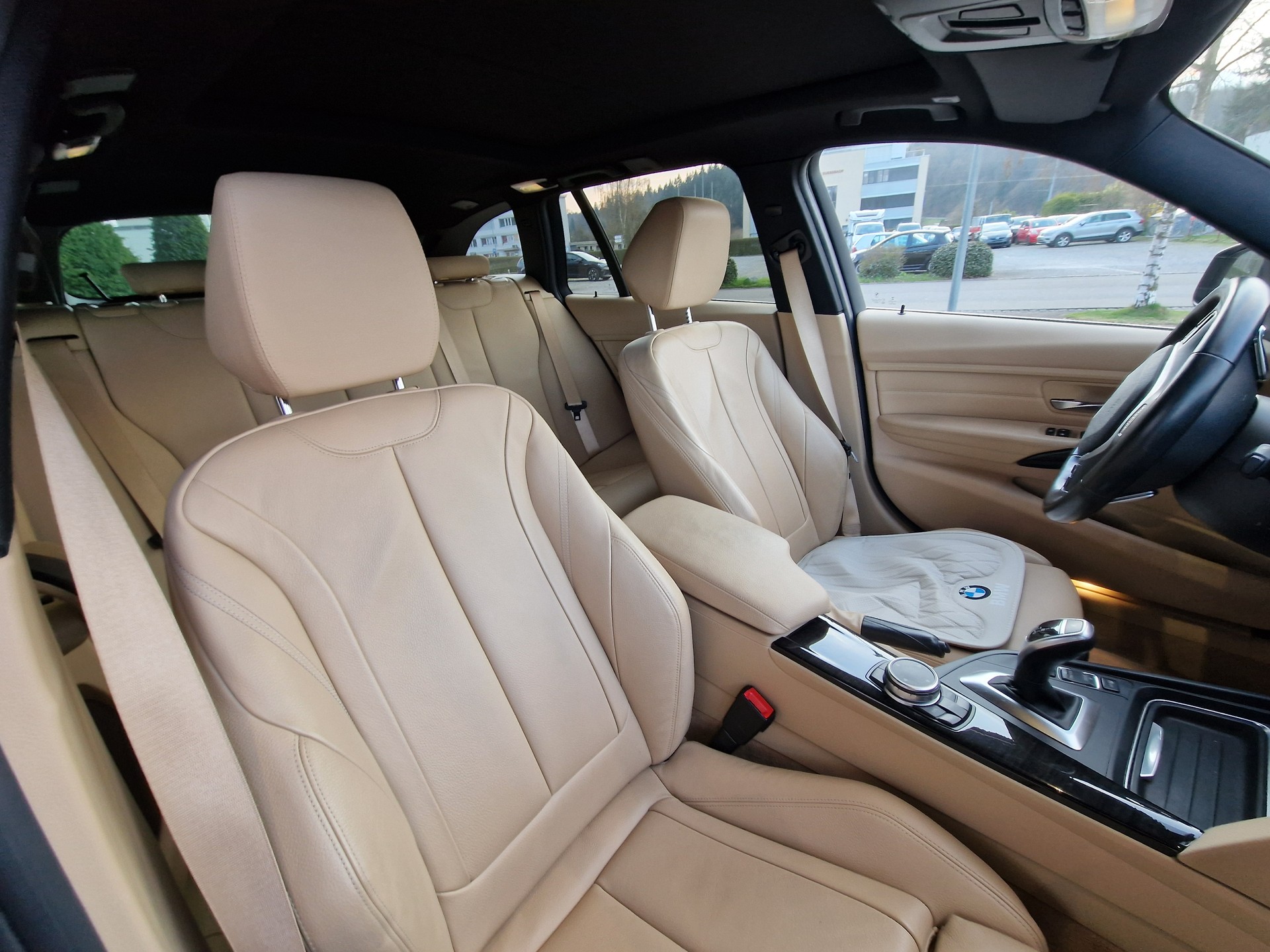 BMW 330d xDrive-image-12