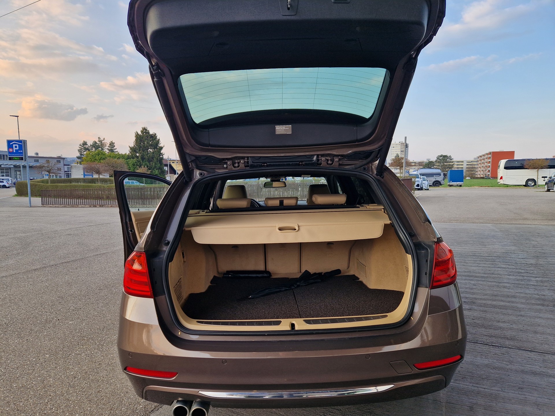 BMW 330d xDrive-image-8
