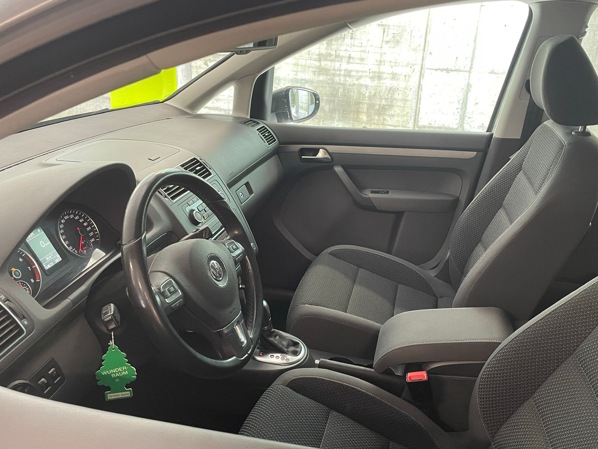 VW Touran 1.4 TSI Highline DSG // MFK NEU-image-13