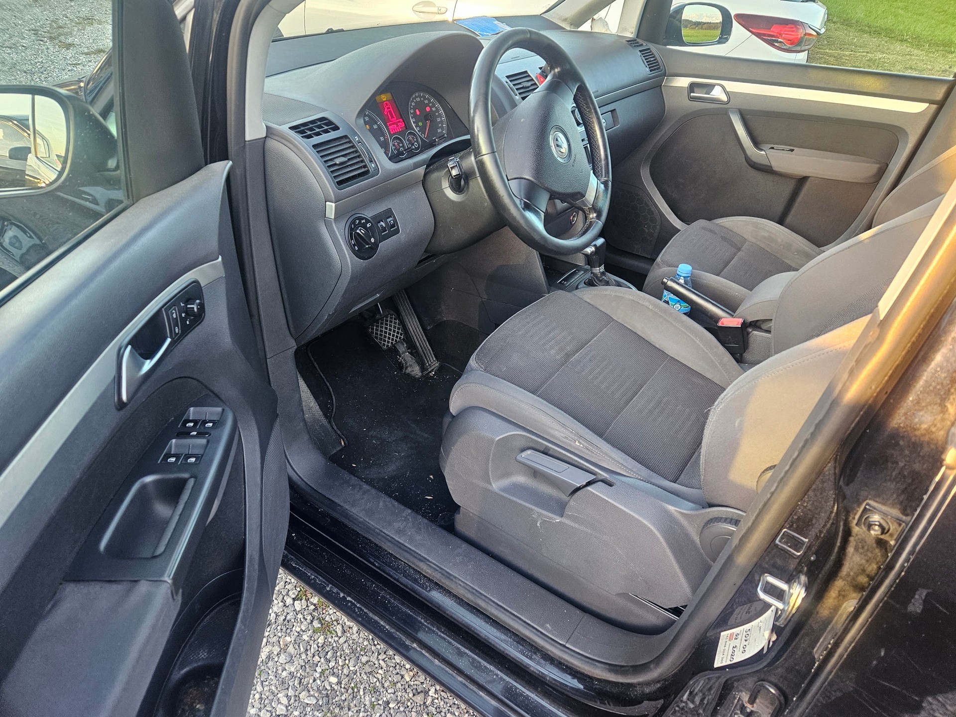 VW Touran 1.4 TSI Highline DSG-image-5