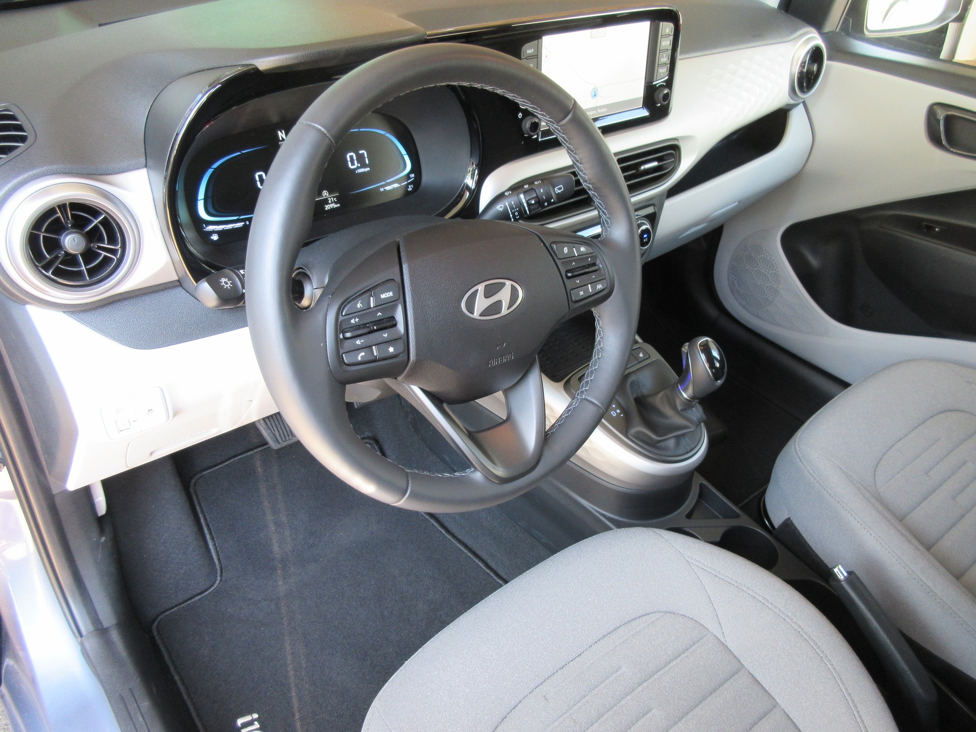 HYUNDAI i10 1.2 Vertex Aut.-image-13