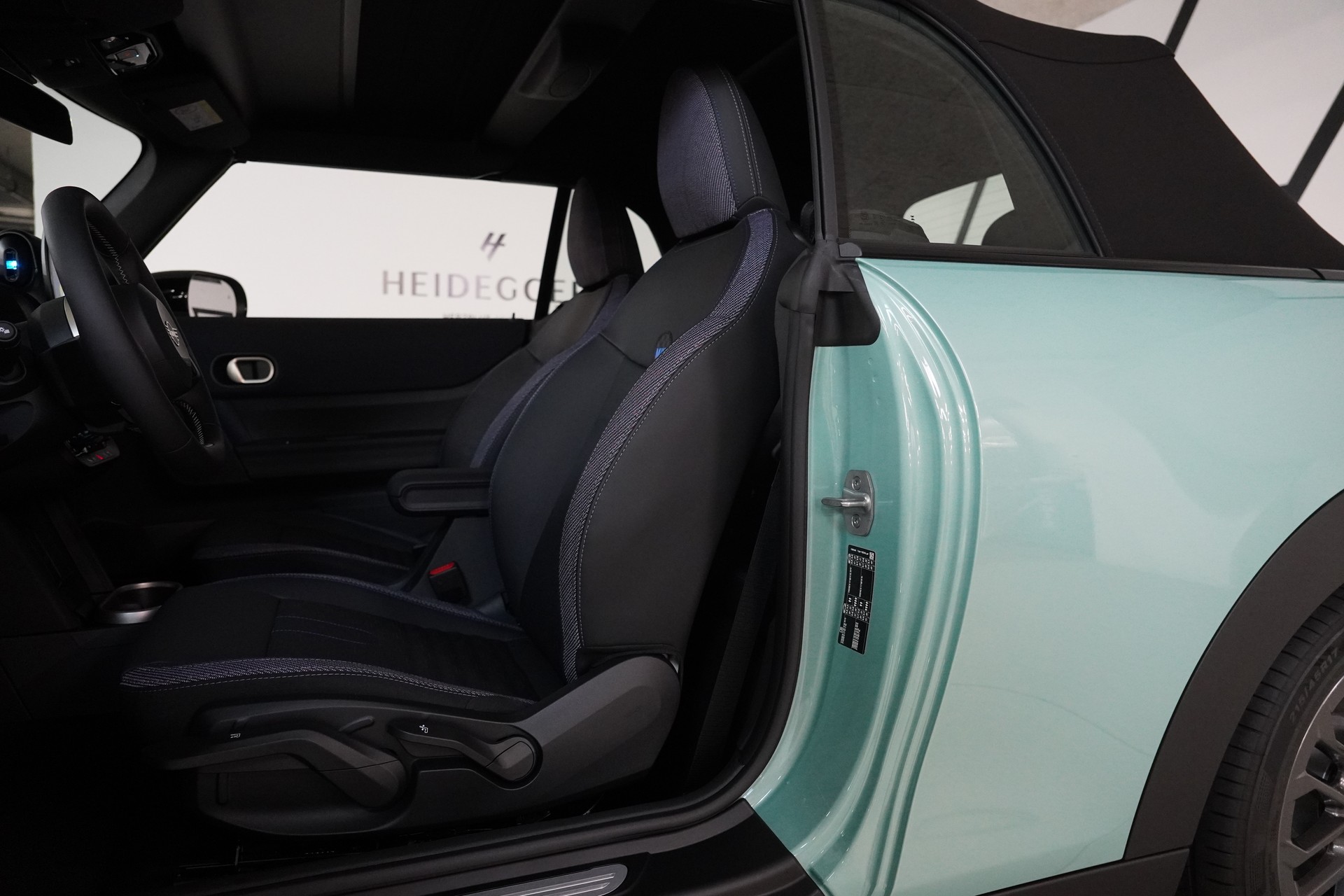 MINI Cooper C Cabriolet DKG-image-18