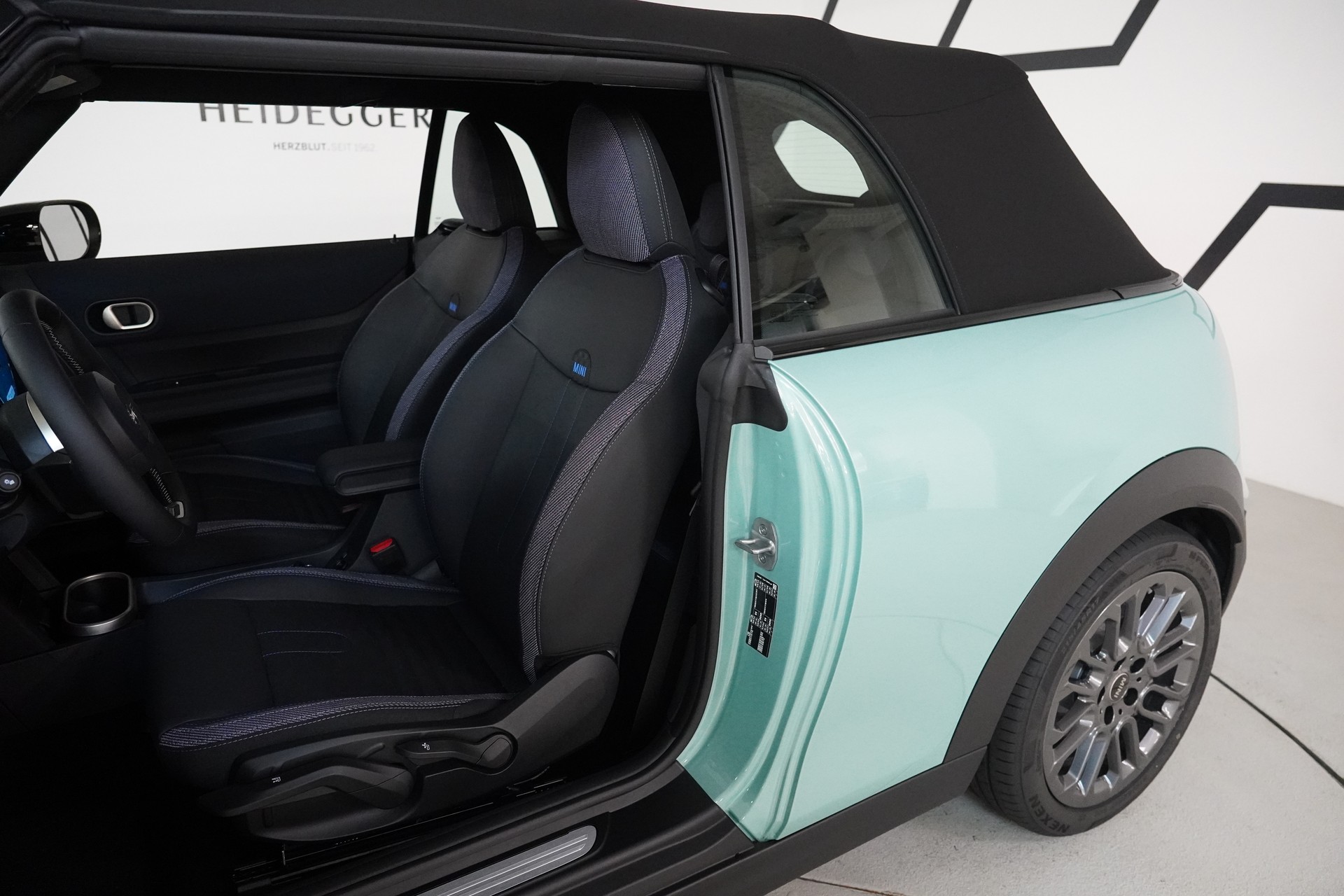 MINI Cooper C Cabriolet DKG-image-19