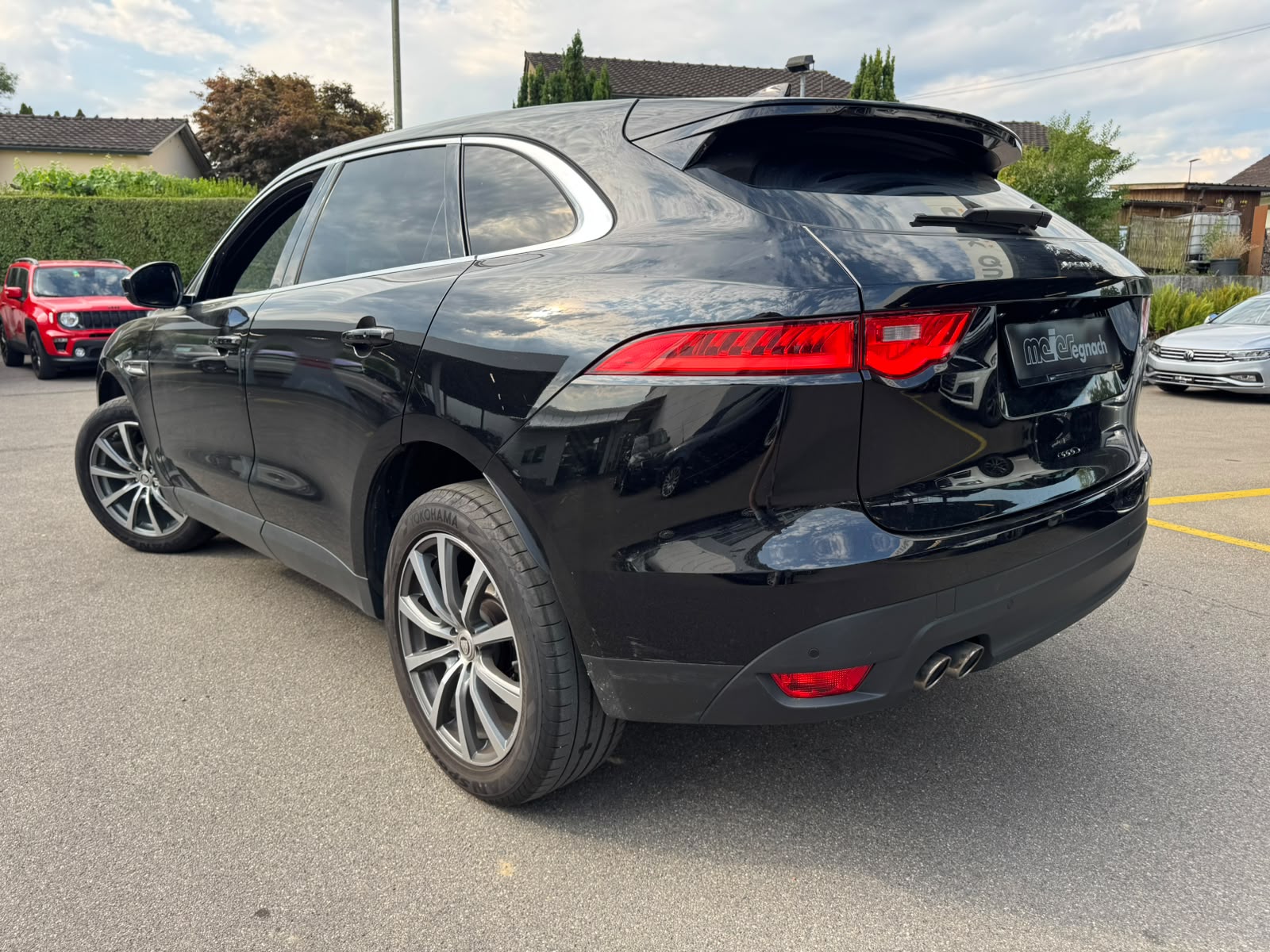 JAGUAR F-Pace 2.0d Pure AWD Automatik-image-5