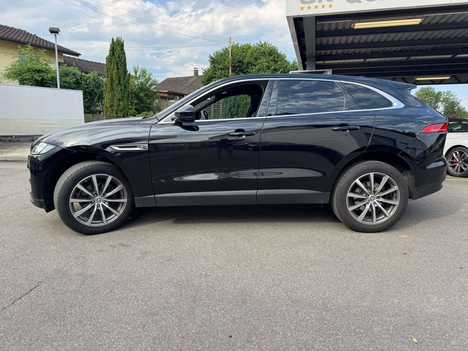 JAGUAR F-Pace 2.0d Pure AWD Automatik-image-3