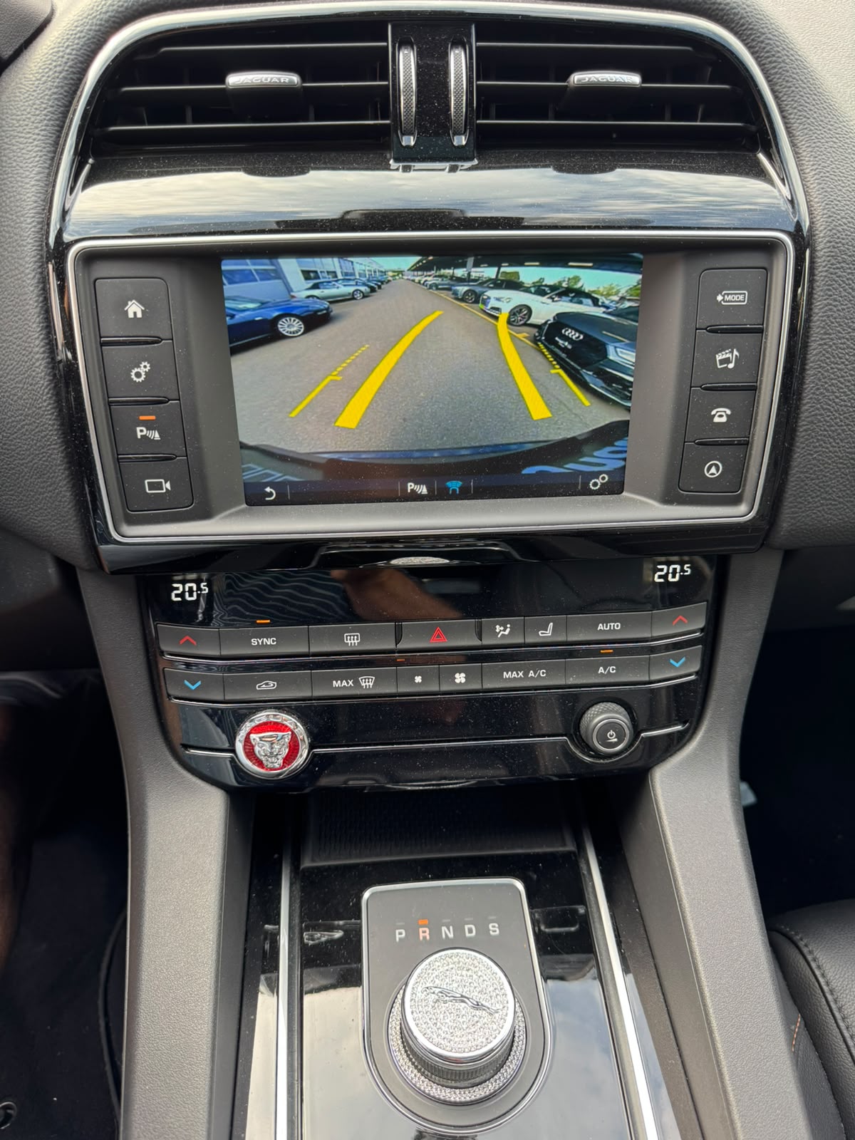 JAGUAR F-Pace 2.0d Pure AWD Automatik-image-11