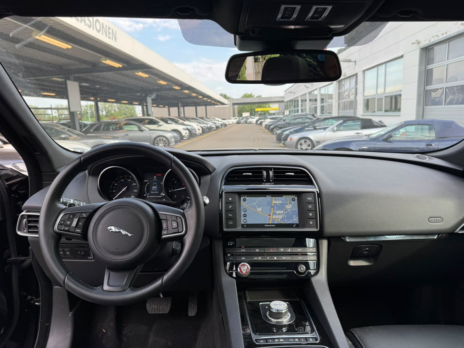 JAGUAR F-Pace 2.0d Pure AWD Automatik-image-9