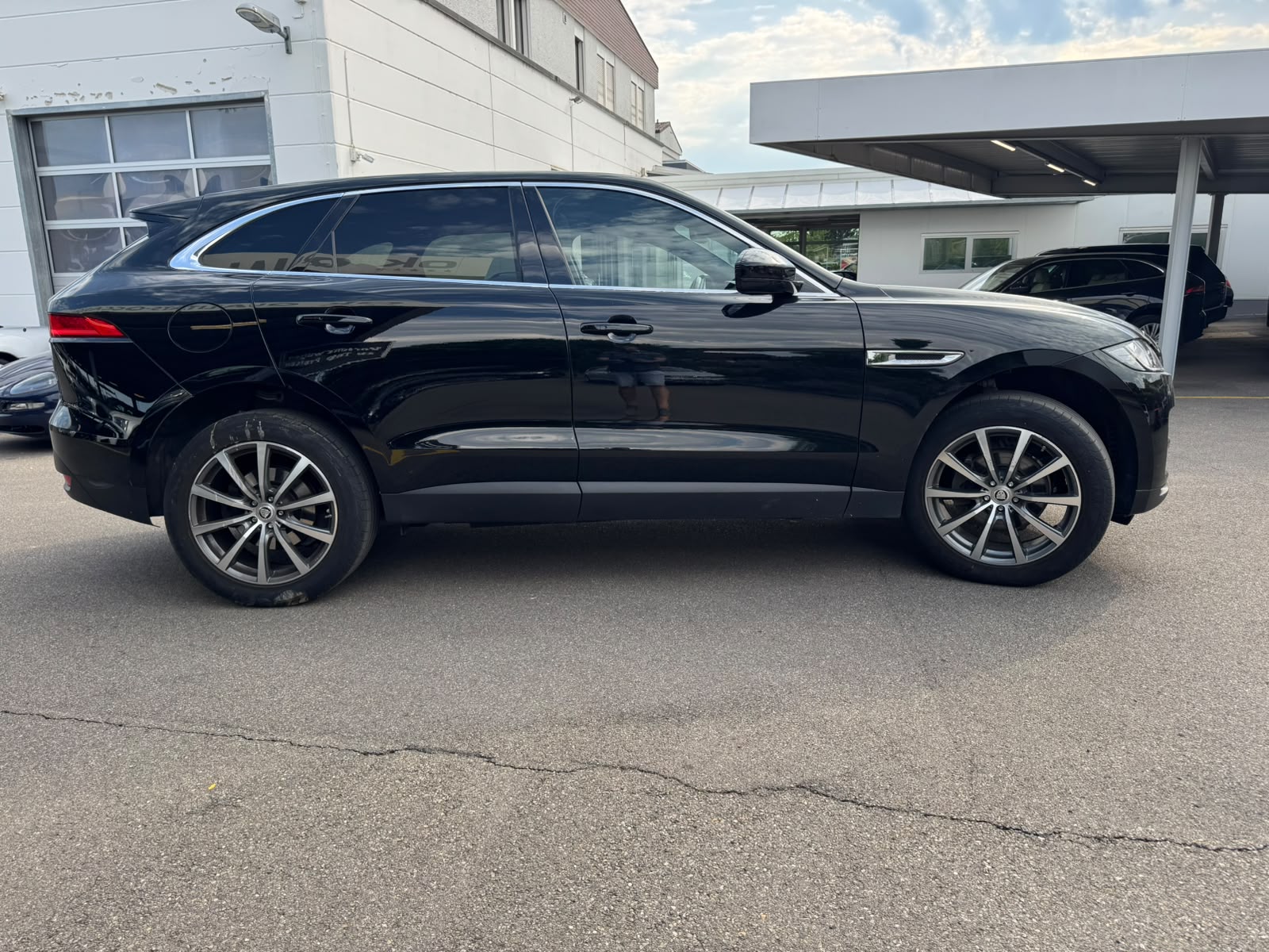 JAGUAR F-Pace 2.0d Pure AWD Automatik-image-4