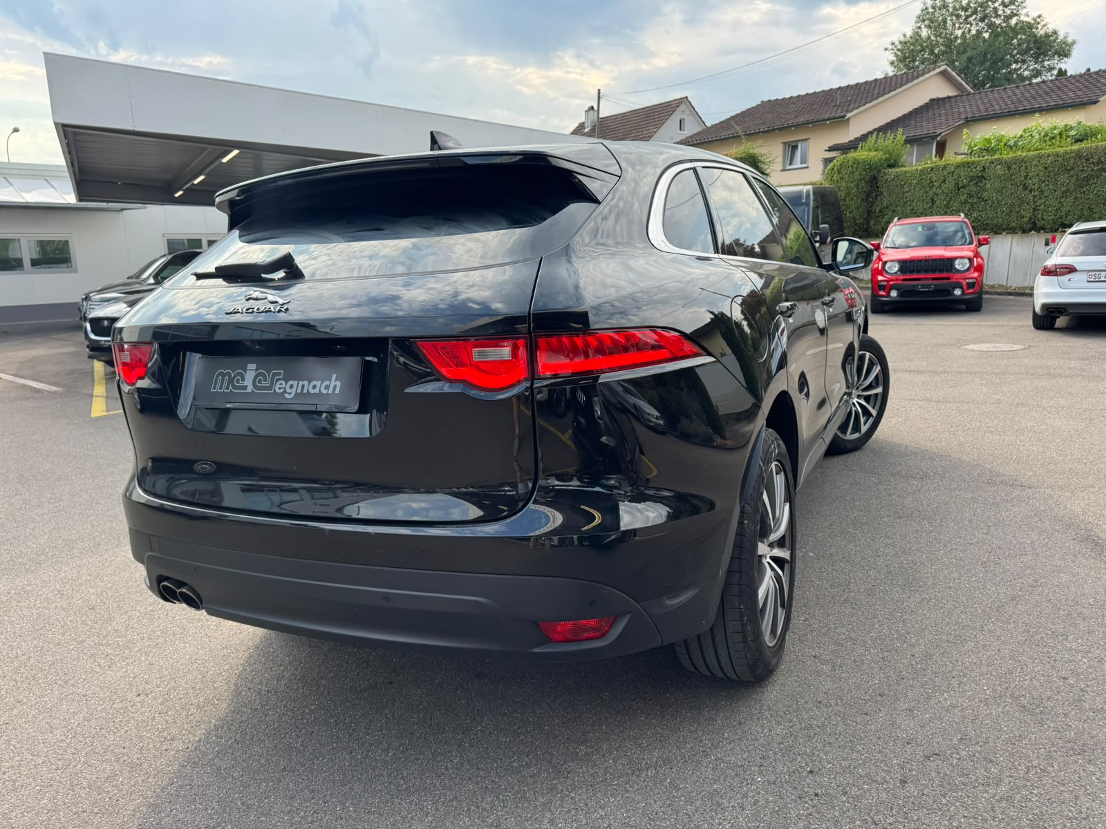 JAGUAR F-Pace 2.0d Pure AWD Automatik-image-8