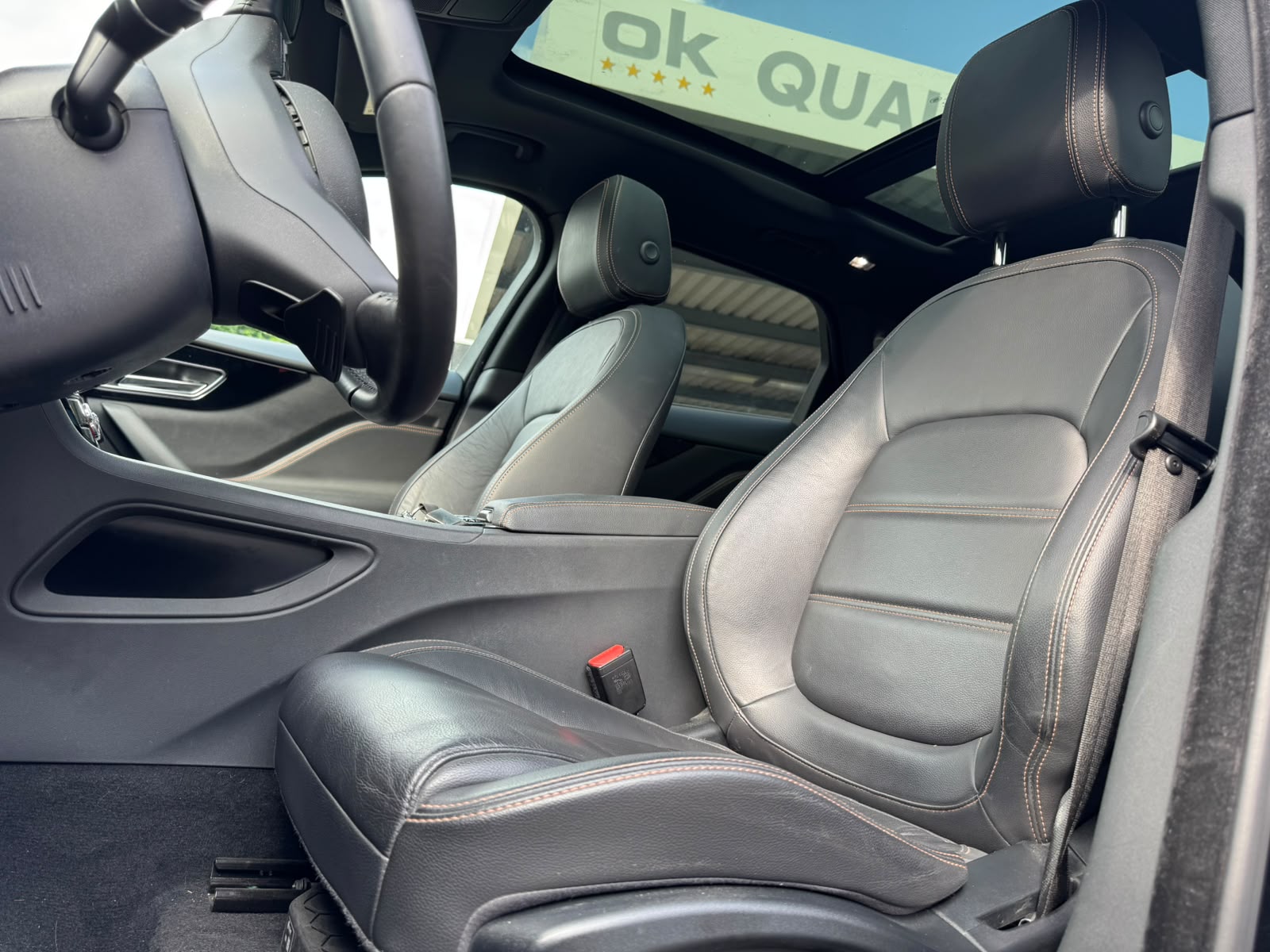 JAGUAR F-Pace 2.0d Pure AWD Automatik-image-13