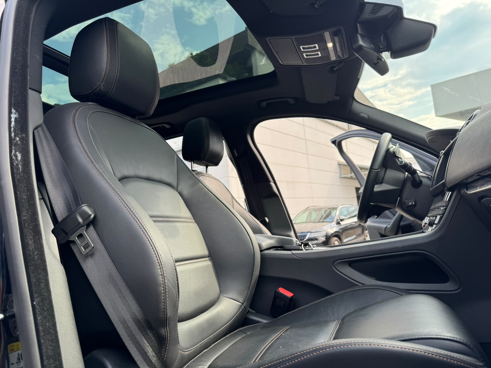 JAGUAR F-Pace 2.0d Pure AWD Automatik-image-14
