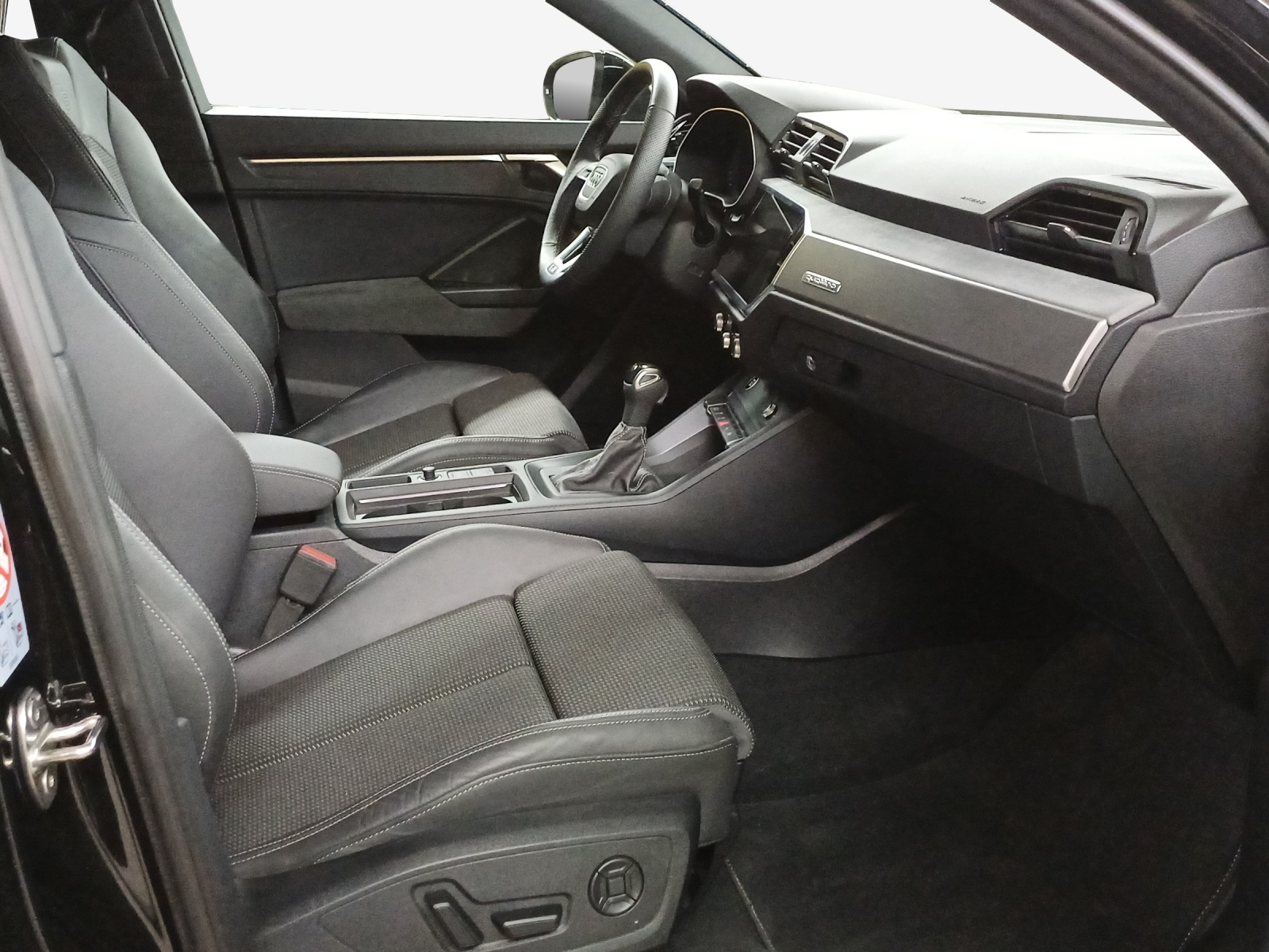 AUDI Q3 Sportback 40 TFSI S line quattro S-tronic-image-13