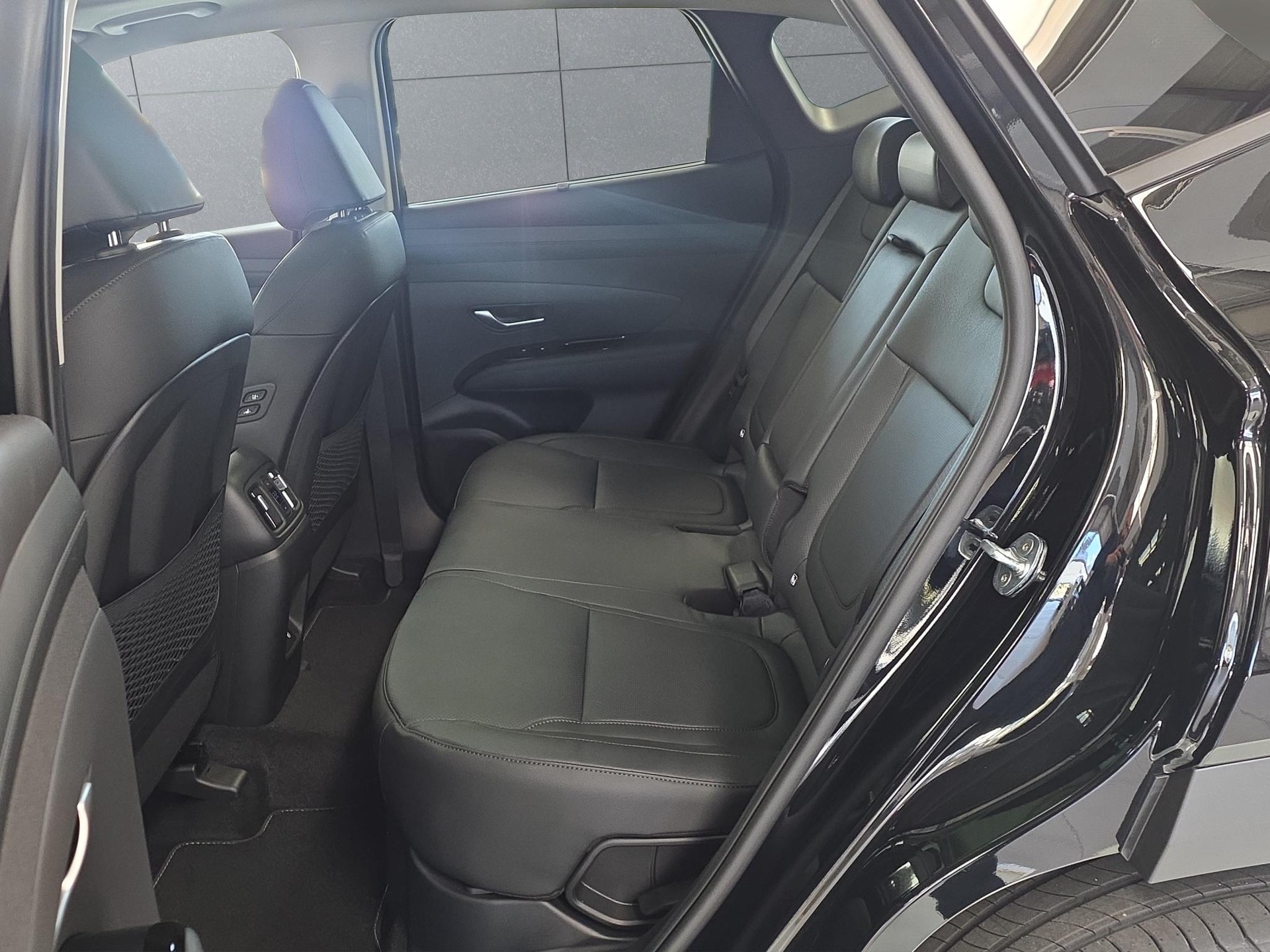 HYUNDAI Tucson 1.6 T-GDi HEV Vertex Swiss Edition 4WD-image-16