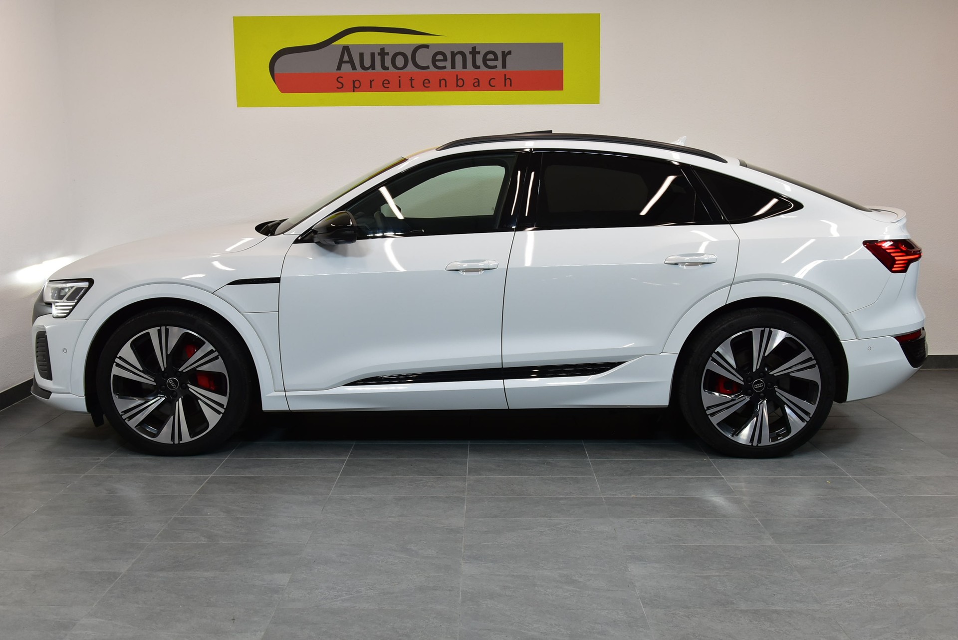 AUDI Q8 Sportback 55 e-tron Black Edition quattro-image-10